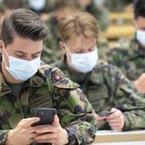 Ejército en Suiza prohíbe a soldados usar WhatsApp en horas de servicio