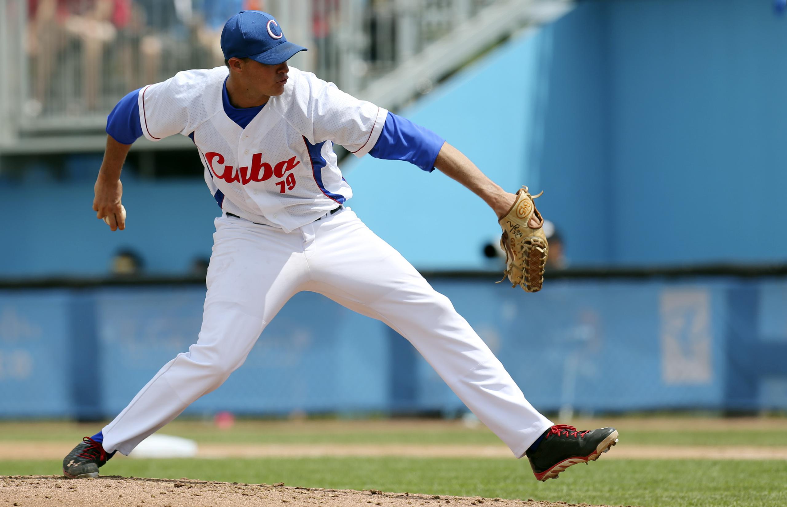 La selección cubana de béisbol recibió su visado para viajar a Estados Unidos apenas el martes, y a su llegada a Miami el miércoles, uno de sus integrantes desertó.
