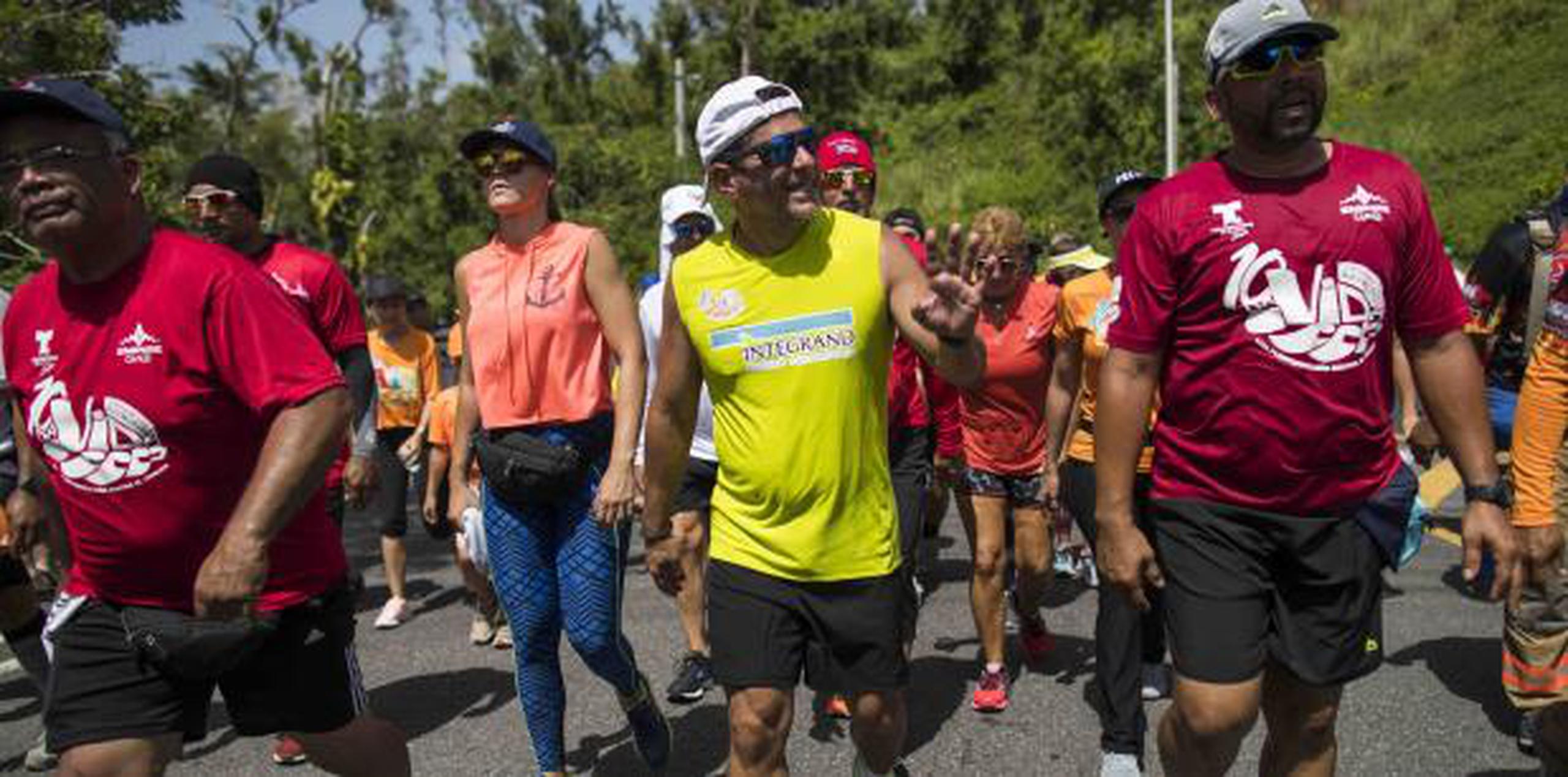 Raymond Arrieta en su quinto día de caminata. (tonito.zayas@gfrmedia.com Ramon " Tonito " Zayas / GFR Media)