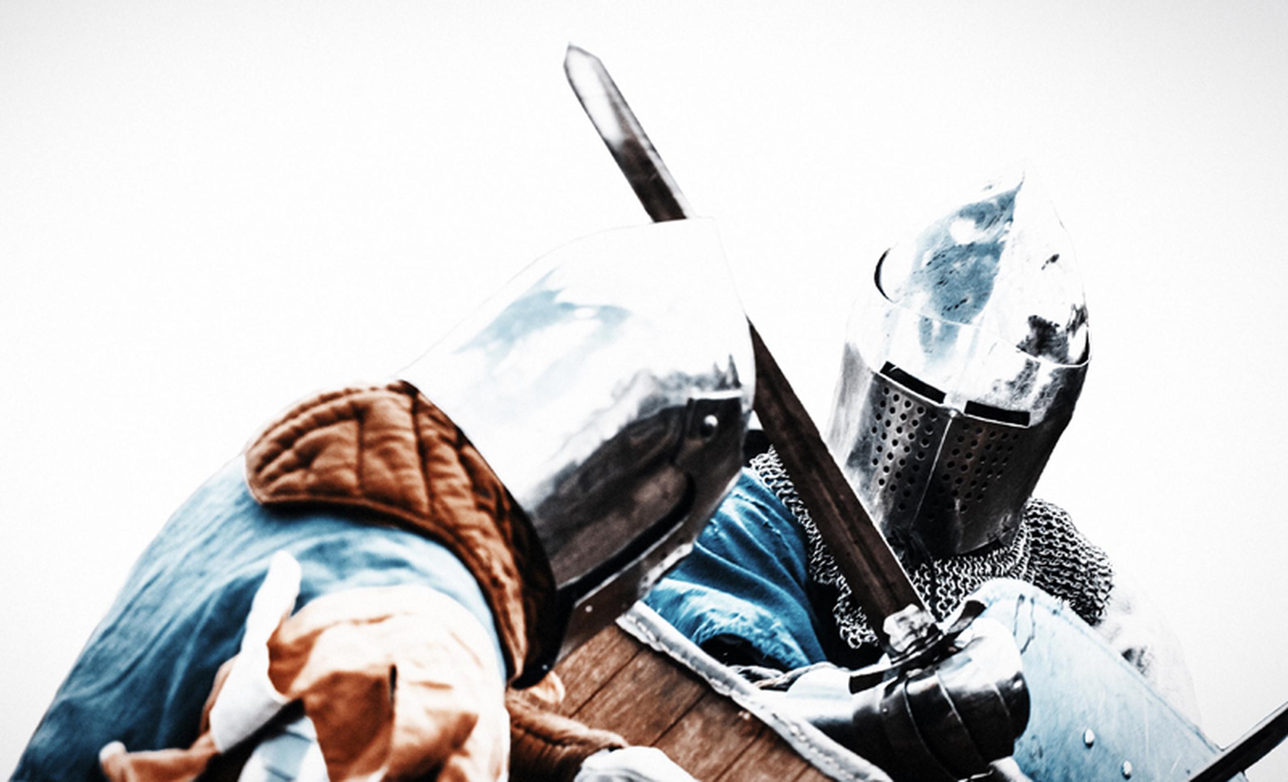 En la Edad Media, los caballeros practicaban la esgrima con unas armas de hierro sin filo y con una especie de botón en la punta para no herir al oponente. A esas espadas se les llamaban ‘armas negras’.