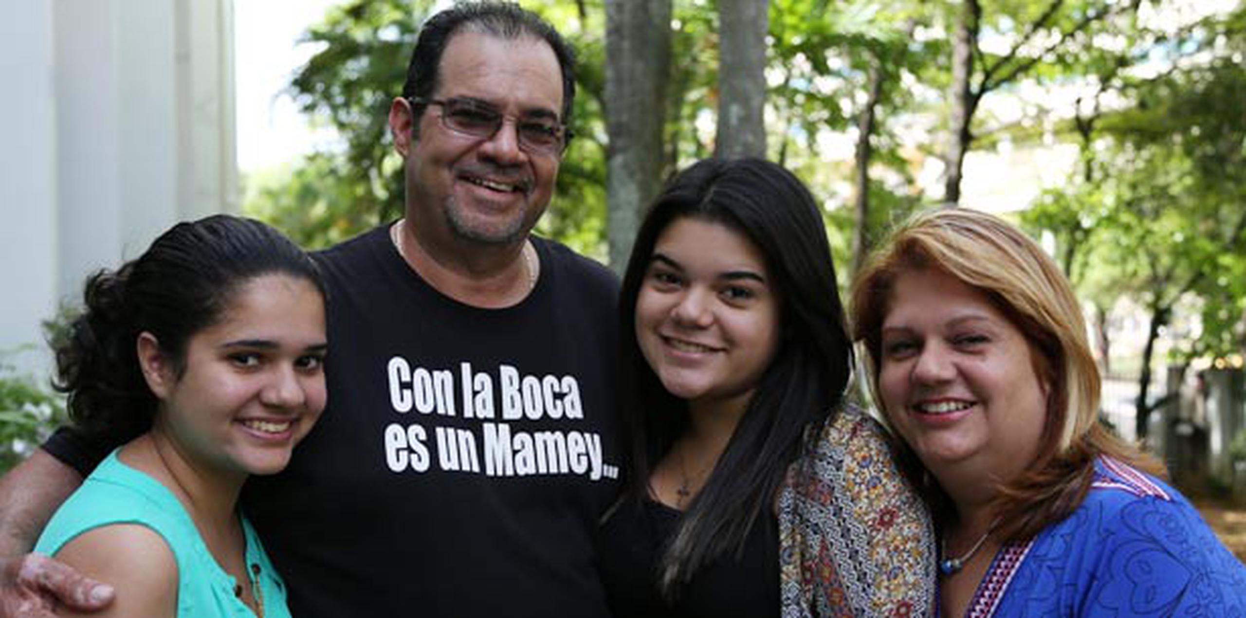 Luis Sánchez disfruta el día a día junto sus hijas Rosivelisse (izquierda), Ana Gabriella (derecha), y su esposa Rosa Rodríguez. (gianfranco.gaglione@gfrmedia.com)