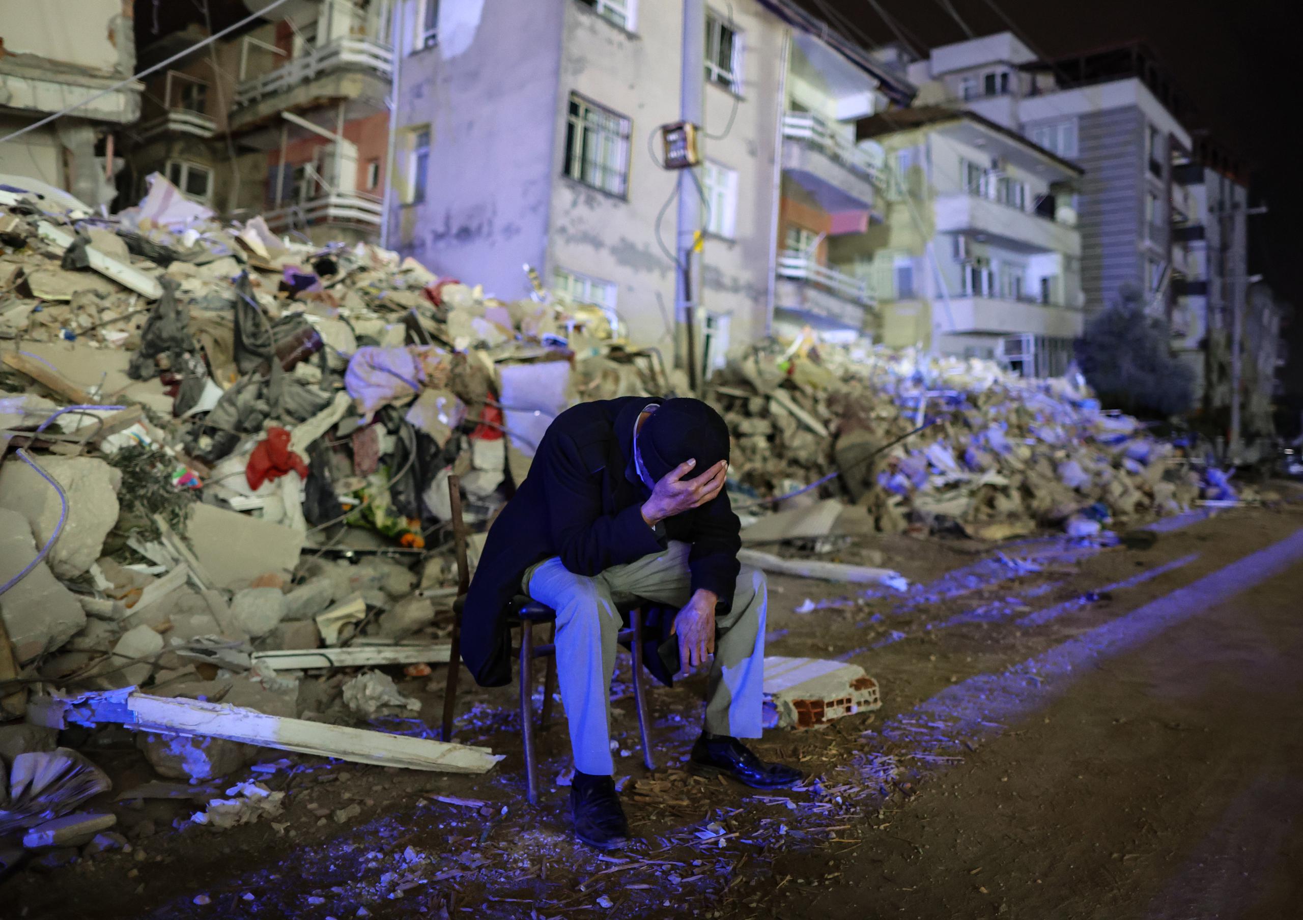 El año pasado, un devastador seísmo de magnitud 7.8 sacudió parte del sur de Turquía y la vecina Siria, causando la muerte de más de 59,000 personas.