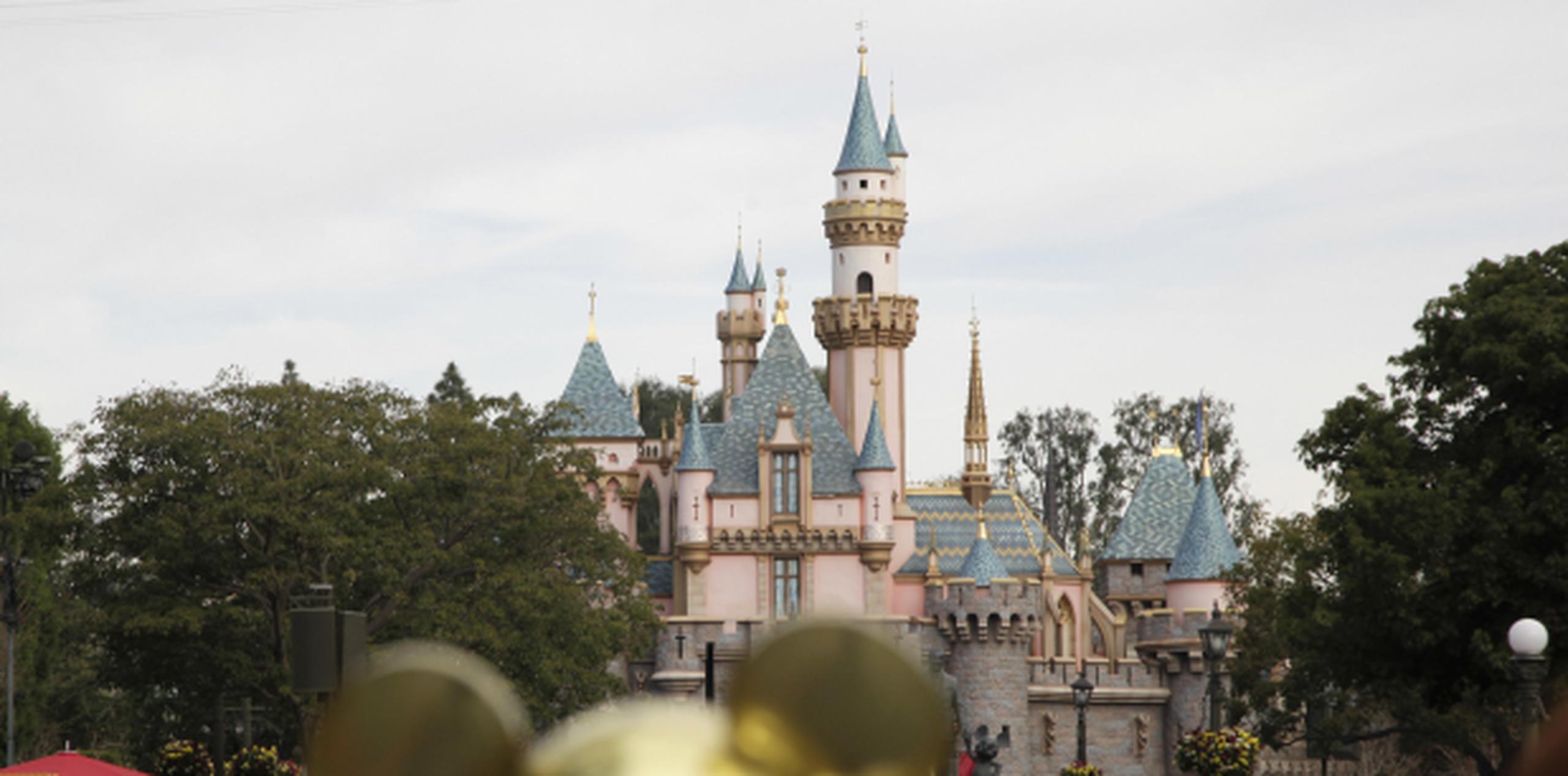 Disneyland fue informada de los casos de Anaheim el 27 de octubre y después de que las pruebas encontraron que las dos torres de enfriamiento tenían niveles elevados de la bacteria. (AP / Jae C. Hong / Archivo)