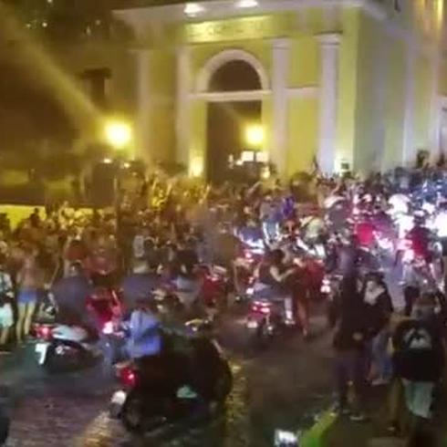 Motociclistas invaden el Viejo San Juan durante protesta contra el gobernador