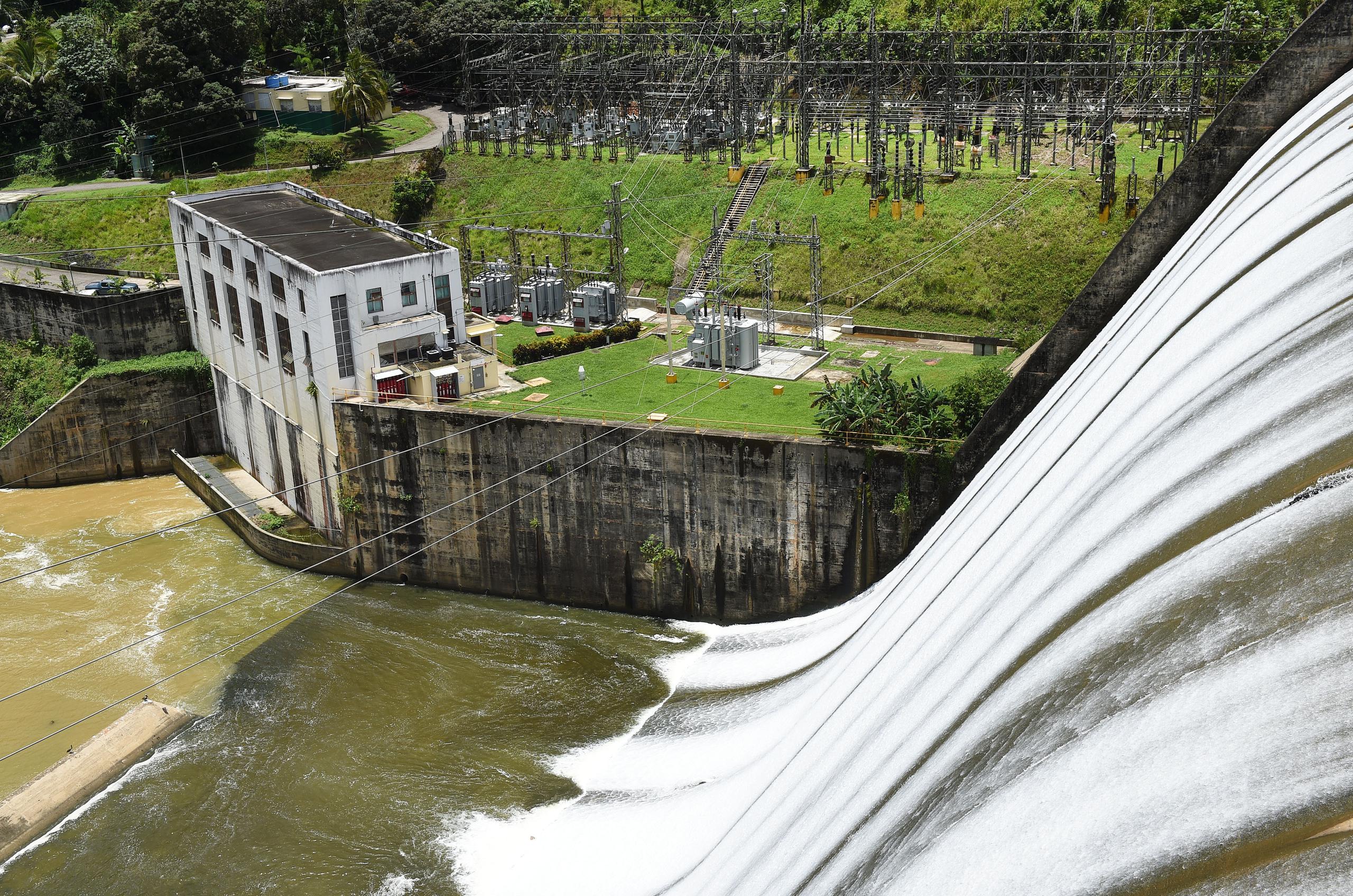 Central Hidroeléctrica en el Lago Dos Boca en Utuado.