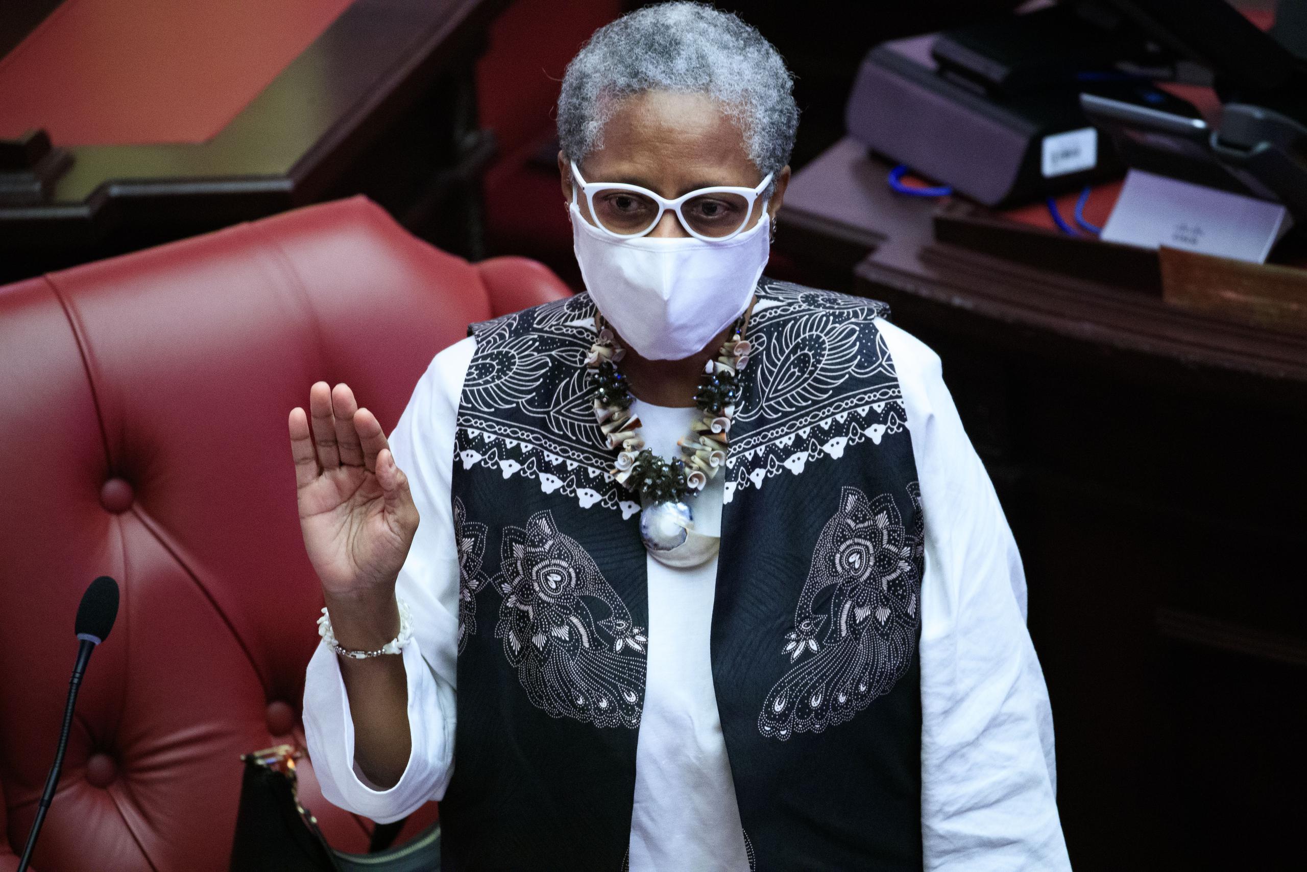 La senadora del Movimiento Victoria Ciudadana, Ana Irma Rivera Lassén dijo que las leyes aprobadas firmadas por la ex gobernadora Wanda Vázquez en sus últimos días en La Fortaleza son “un cheque en blanco” y su objetivo es partidista.