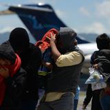EE.UU. expulsa a niños migrantes en violación de acuerdos