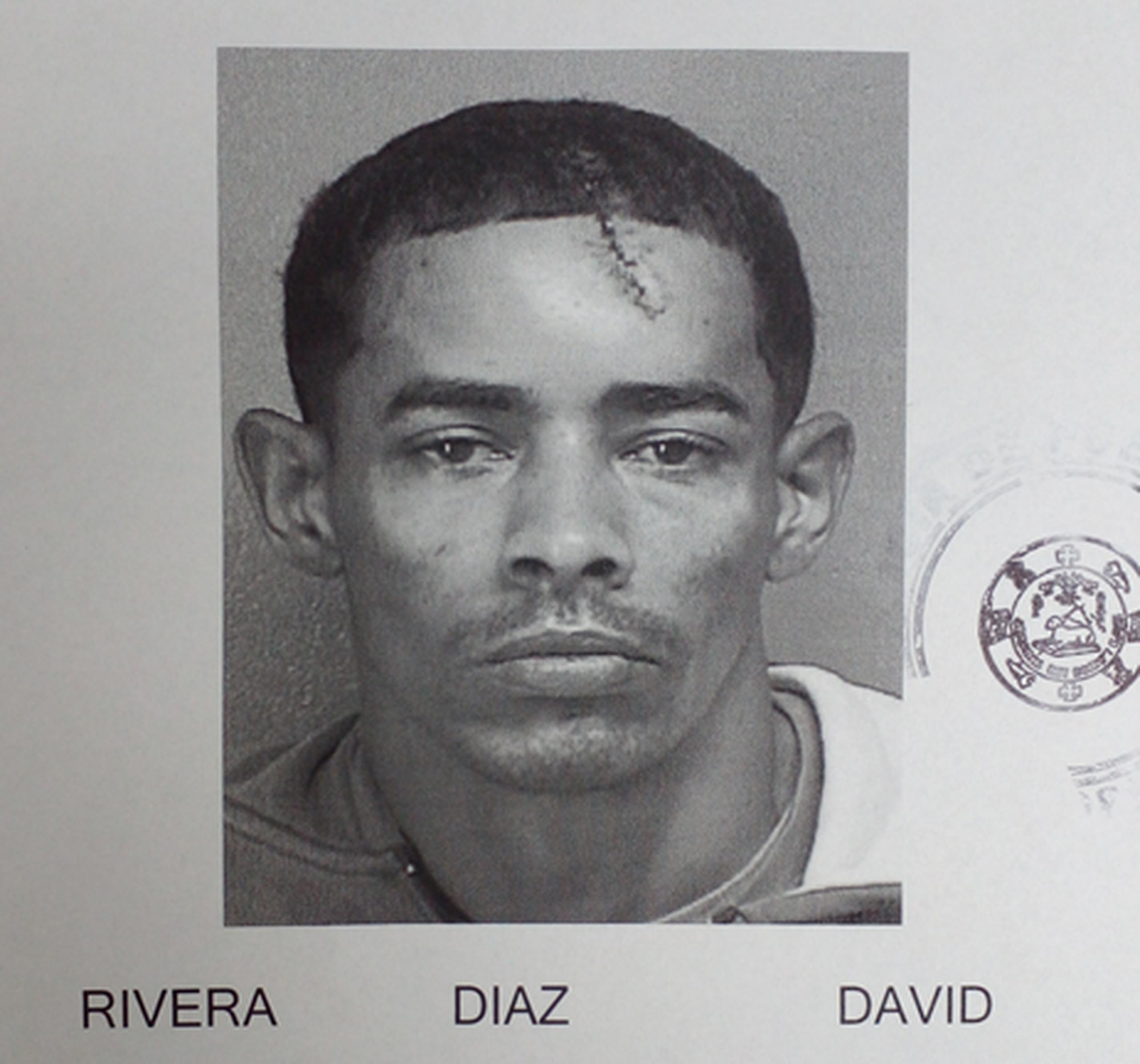 El Negociado de la Policía distribuyó la foto de David Rivera Díaz quien es buscado como sospechoso de robos de catalíticos en el área policíaca de Bayamón.