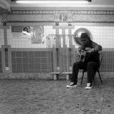 VIDEO: Ricardo Arjona se pone a cantar en el metro de Nueva York, pero fue ignorado porque nadie lo reconoció