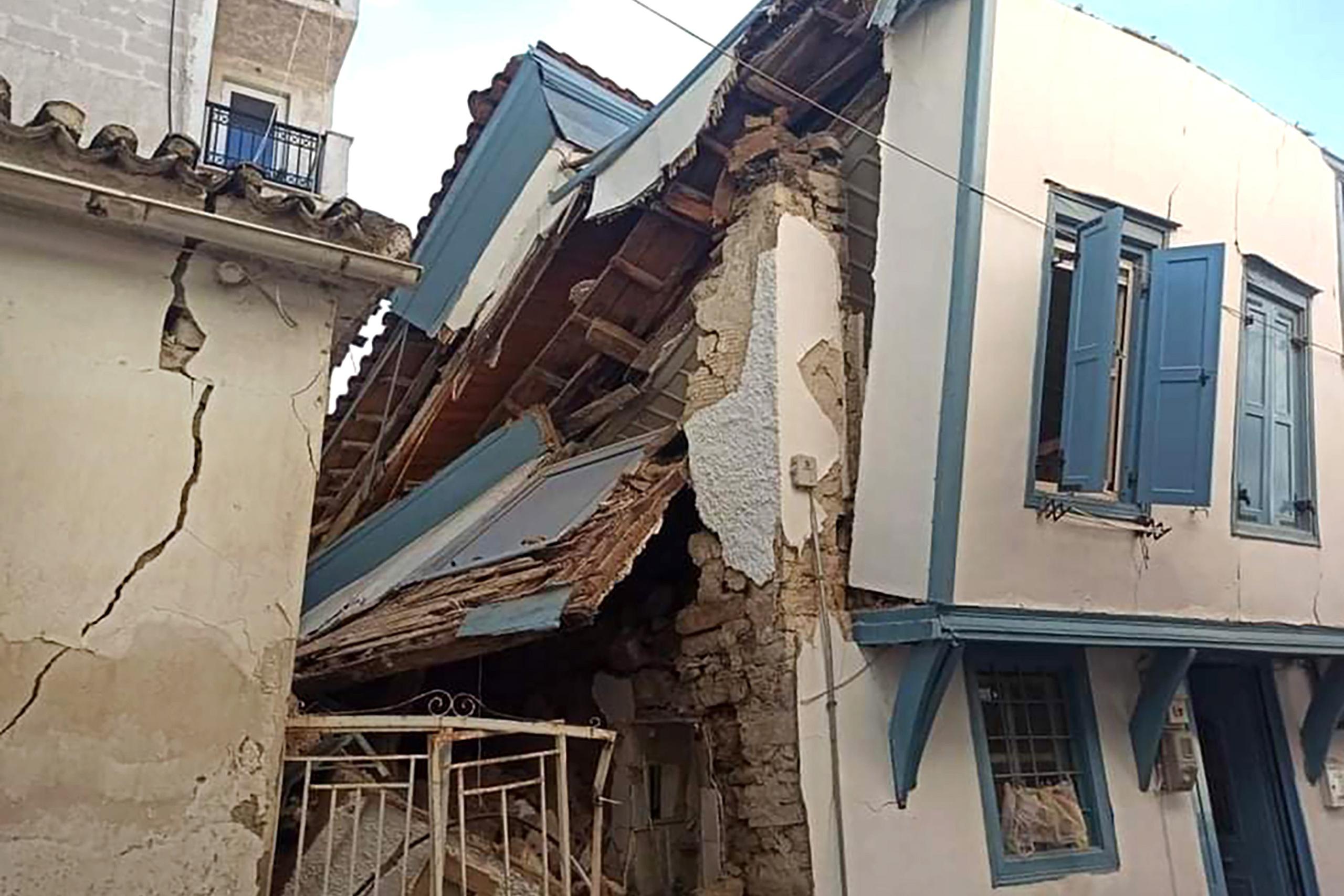 El barrio se asienta precisamente sobre una de las mayores fallas geológicas de la provincia, lo cual ha disparado los efectos del temblor.