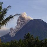 Se registra nueva erupción del volcán indonesio Merapi