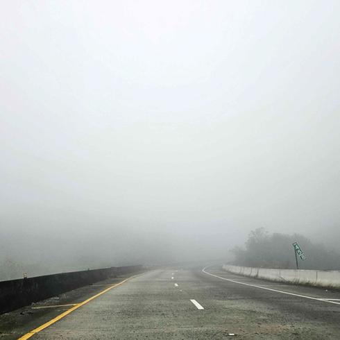 Fuerte neblina afecta visibilidad en la PR-52 en Cayey