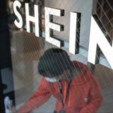 Demandan a Shein por copiar “agresivamente” ropa de diseñadores y mantener patrón de chantaje