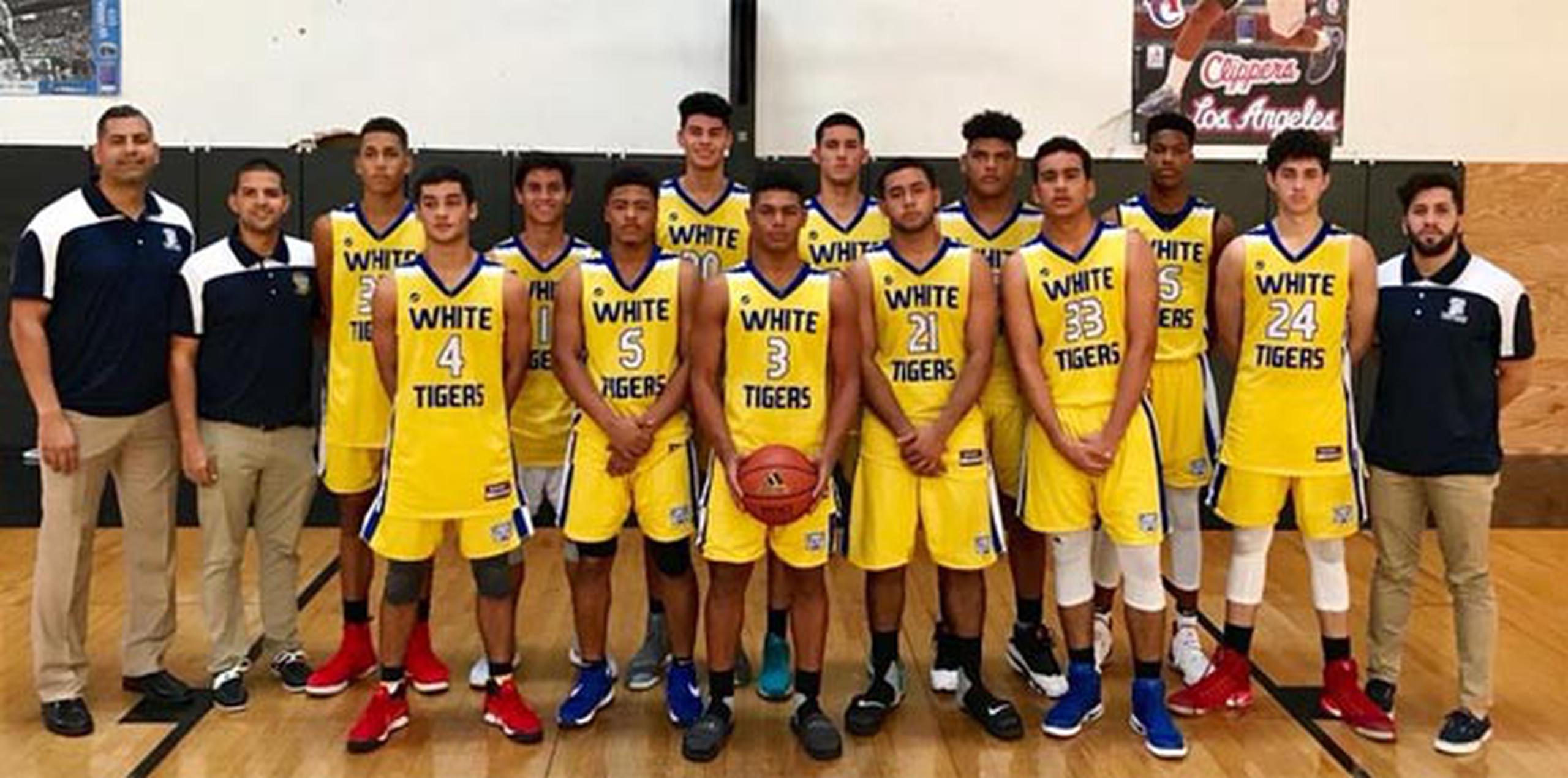 Richie Dalmau y Carlos Morales Jr. dirigen al equipo White Tigers de la Central Pointe Christian Academy en Kissimmee, Florida. El equipo está dando de qué hablar en la región. (Facebook)