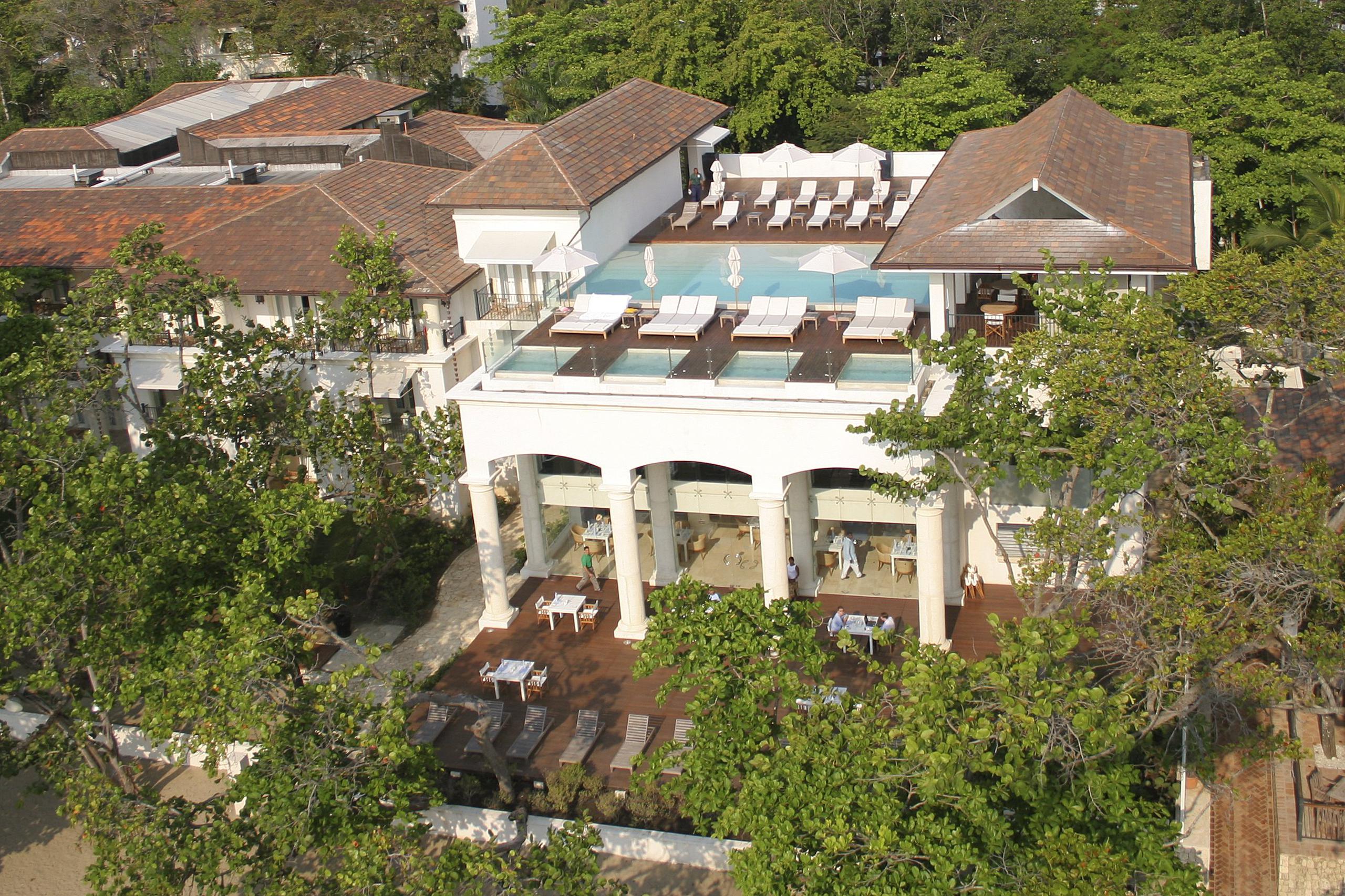 Inspirado en un estilo arquitectónico colonial, este hotel tiene múltiples amenidades como su piscina "roof top".