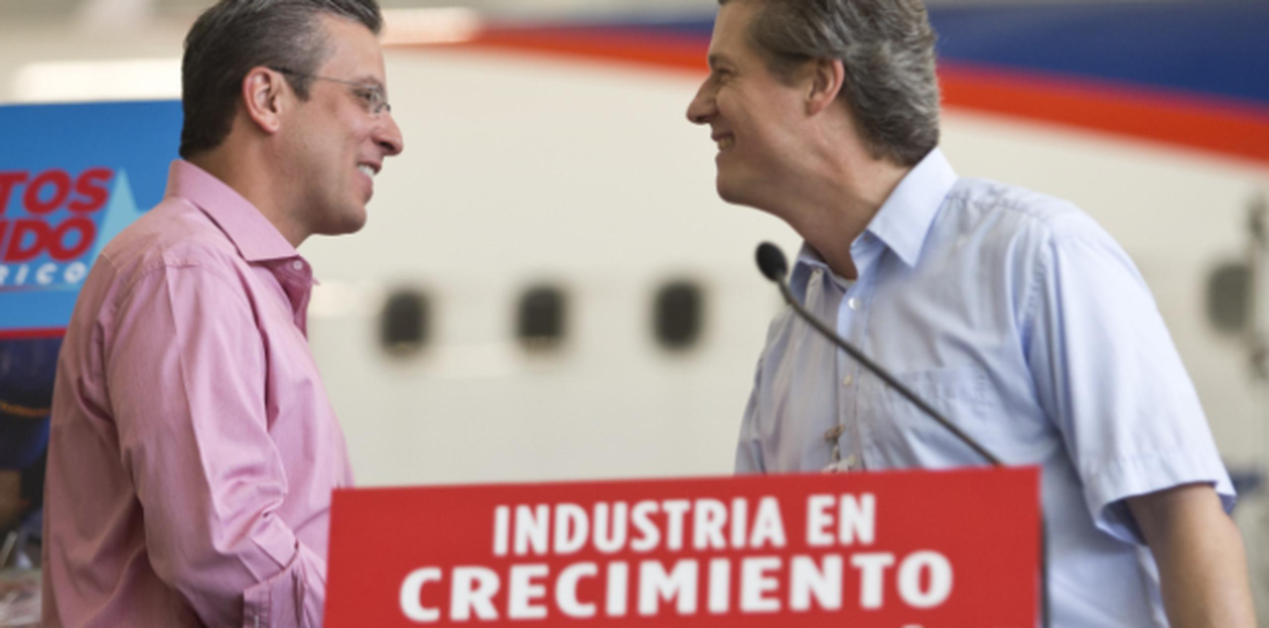 El gobernador Alejandro García Padilla y Elmar Lutterm CEO de Lufthansa Puerto Rico. (jorge.ramirez@gfrmedia.com)