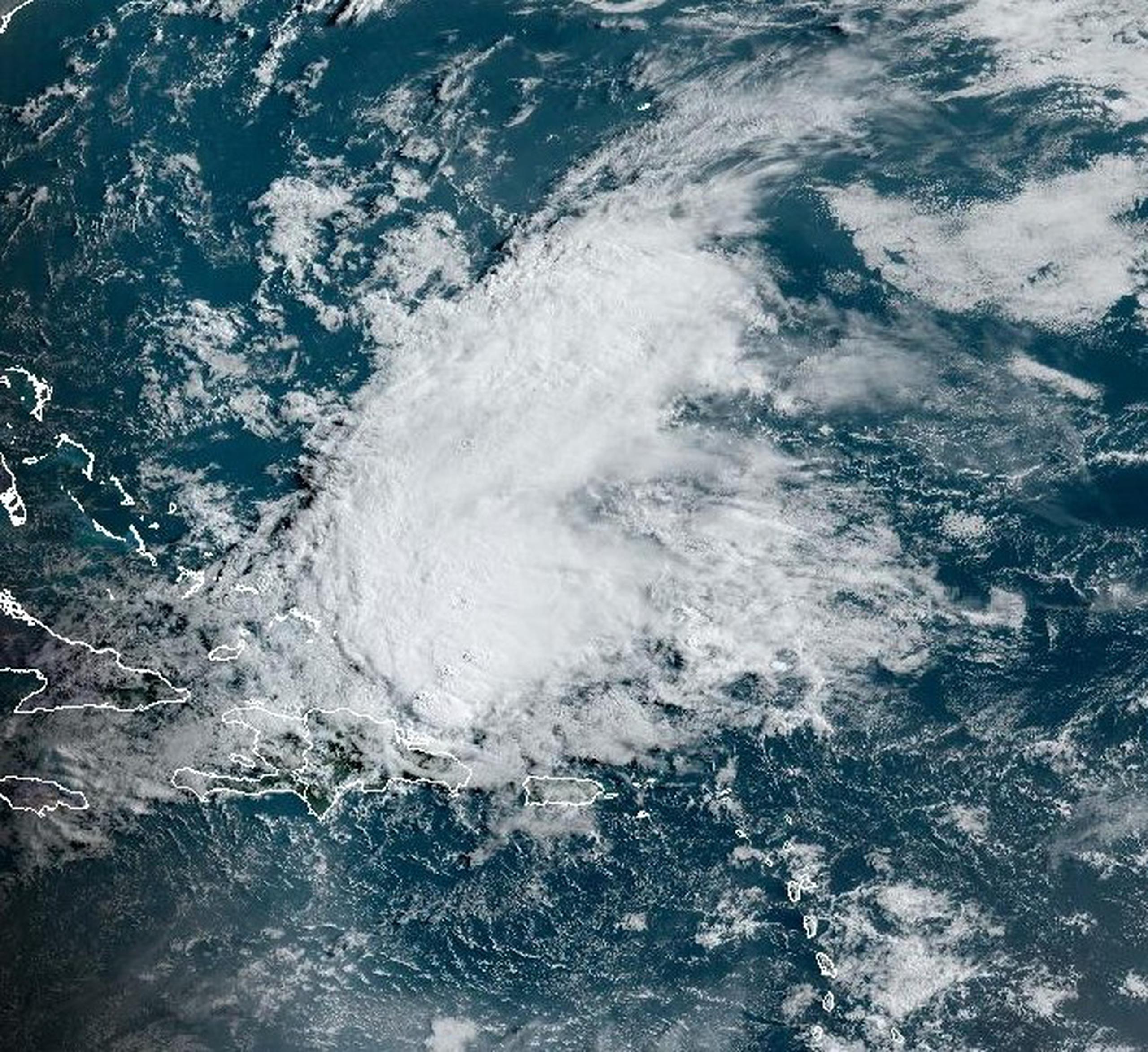 Imagen de satélite de la mañana del 2 de mayo de 2024 en la que se observa la vaguada estacionaria en la región caribeña.