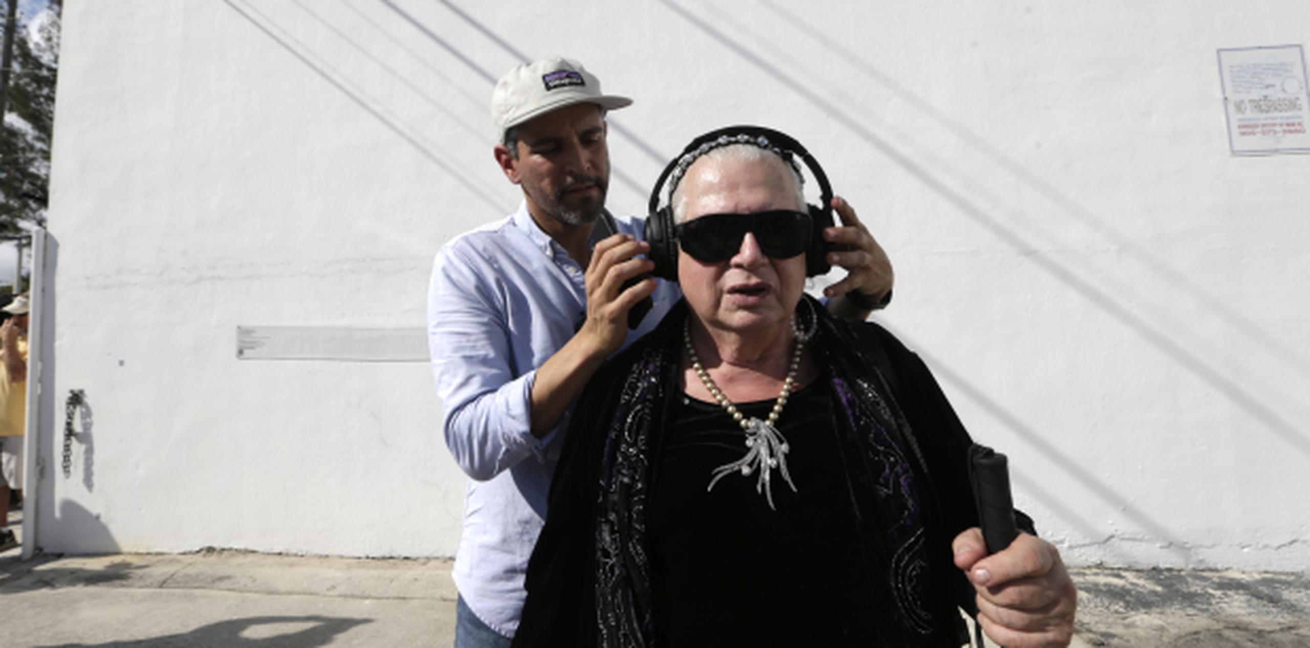 Artista crea con ciegos mural que solo invidentes pueden ver Primera Hora