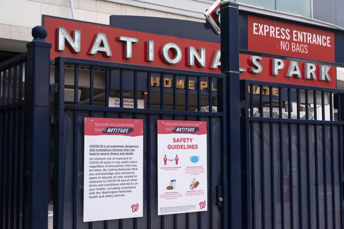 El Nationals Park se mantuvo cerrado ayer luego de que el partido entre Washington y los visitantes Mets de Nueva York fuera aplazado por casos de COVID-19 en las filas de los Nationals.