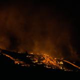 Volcán en La Palma sigue arrojando lava a cinco días de su erupción