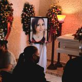 Doloroso reencuentro de familiares en velatorio de Jeniffer Michelle