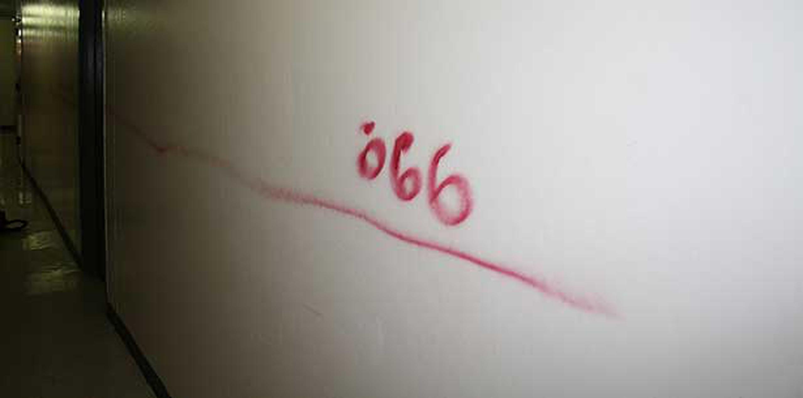Días antes de su asesinato, la mujer se había querellado porque desconocidos habían escrito el número “666”, en la pared de su apartamento. (Archivo)
