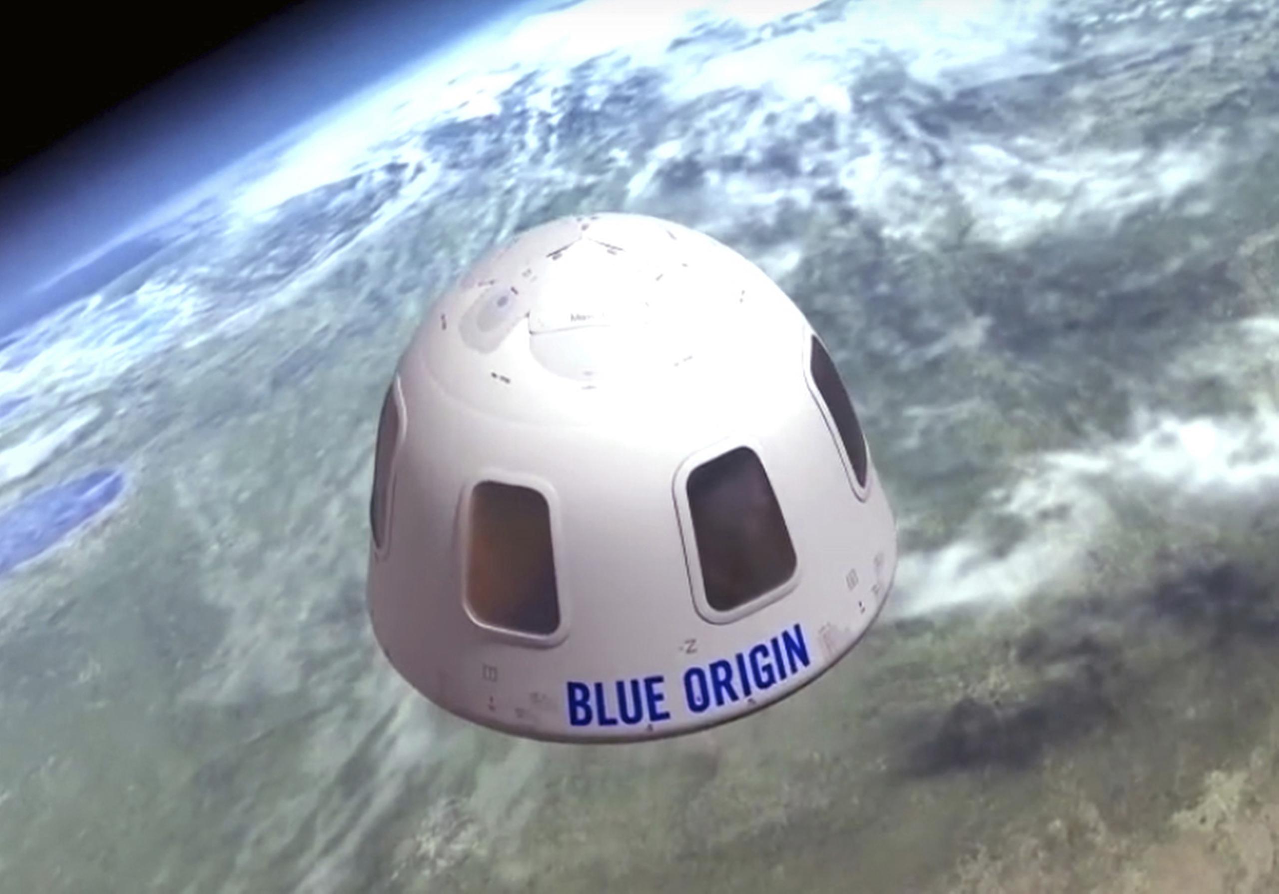Ilustración sin fecha proporcionada por Blue Origin de la cápsula en la que la empresa pretende llevar a turistas al espacio.