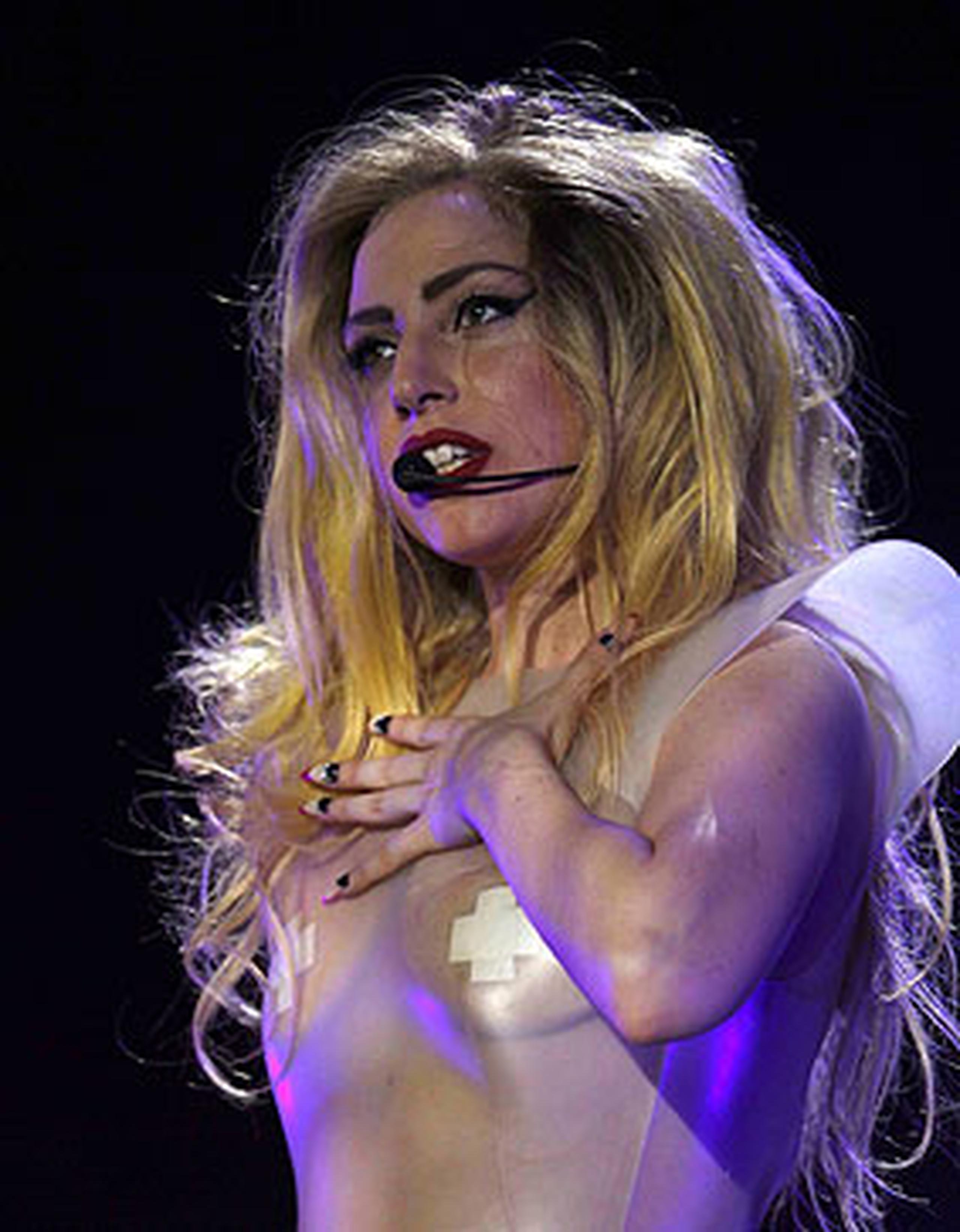 Gaga escribió el tuit después de llegar a San Petersburgo, una de las tres ciudades de Rusia donde recientemente se aprobaron leyes que imponían multas hasta de $150,000 por dar a menores información sobre homosexualidad. (Archivo)