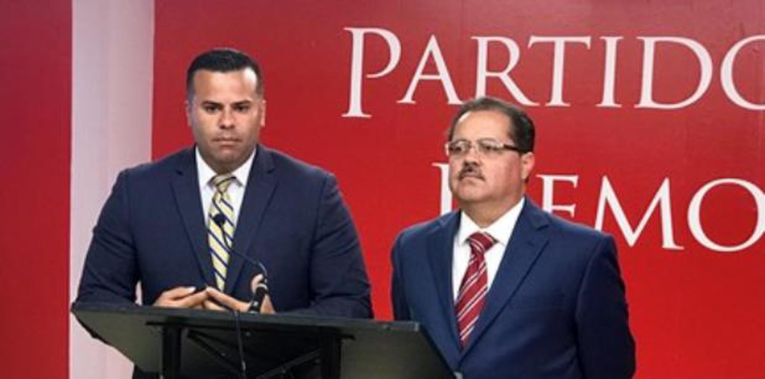 El representante Ramón Luis Cruz y el senador José Luis Dalmau cuestionaron diversas partidas comparando el plan fiscal vigente con el que entraría en vigor próximamente. (archivo).