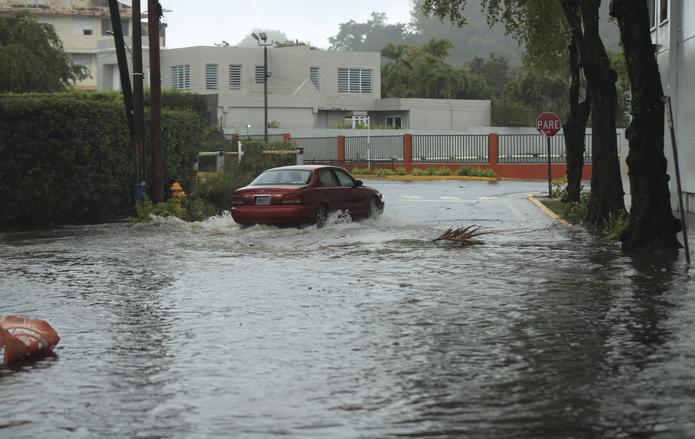 El Servicio Nacional de Meteorología advirtió de aguaceros y la posibilidad de inundaciones urbanas desde temprano.