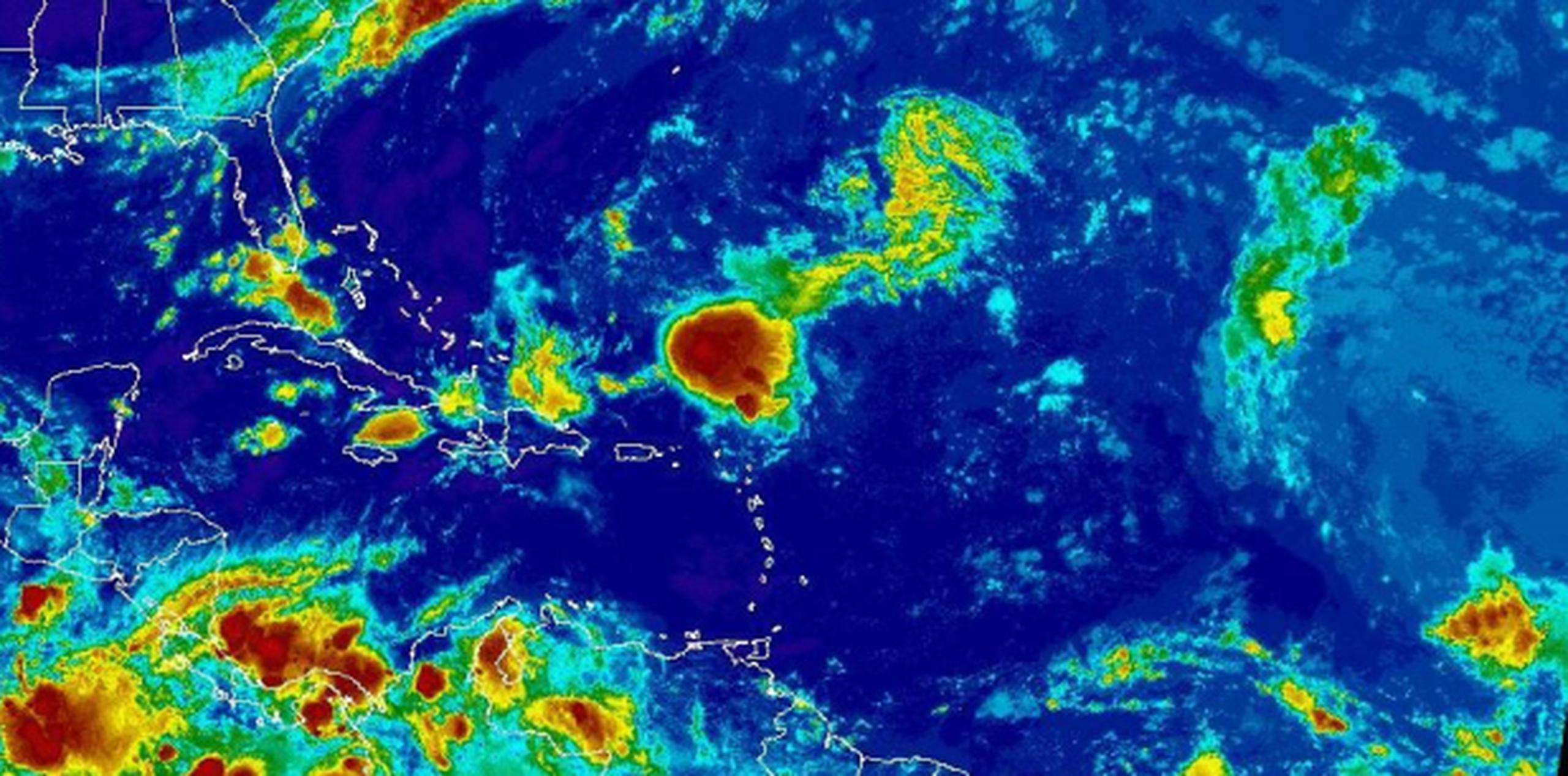 Según el reporte de las 8:00 a.m. del CNH,  “algún desarrollo gradual es posible esta semana mientras el sistema se mueve al oeste a razón de 20 mph a través del Océano Atlántico”. (NOAA)