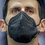 Australia argumenta que Djokovic ha ignorado las medidas contra el COVID