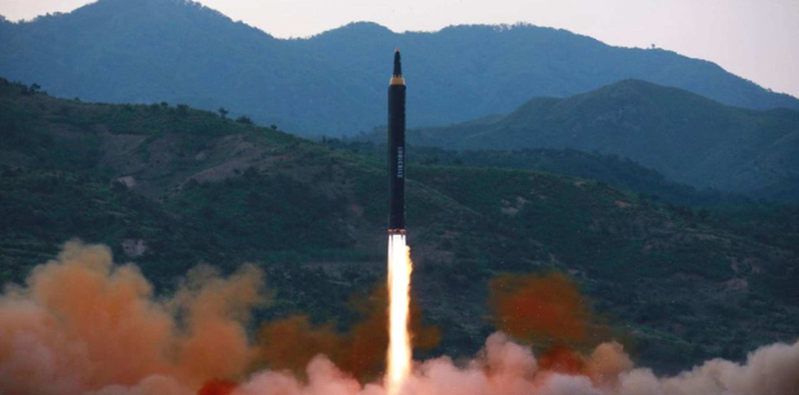 La Casa Blanca dijo estar al tanto de que Corea del Norte había lanzado un misil balístico de medio alcance. (AP)
