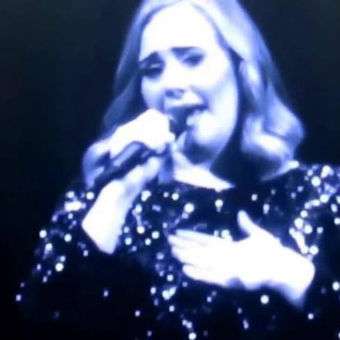 Adele dedica concierto a víctimas de la masacre de Orlando