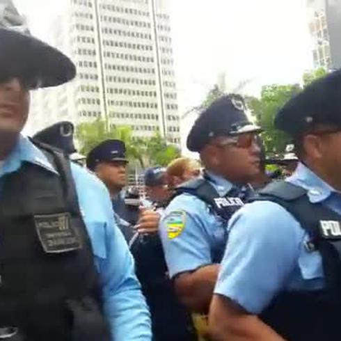Caldeados los ánimos entre la policía y manifestantes