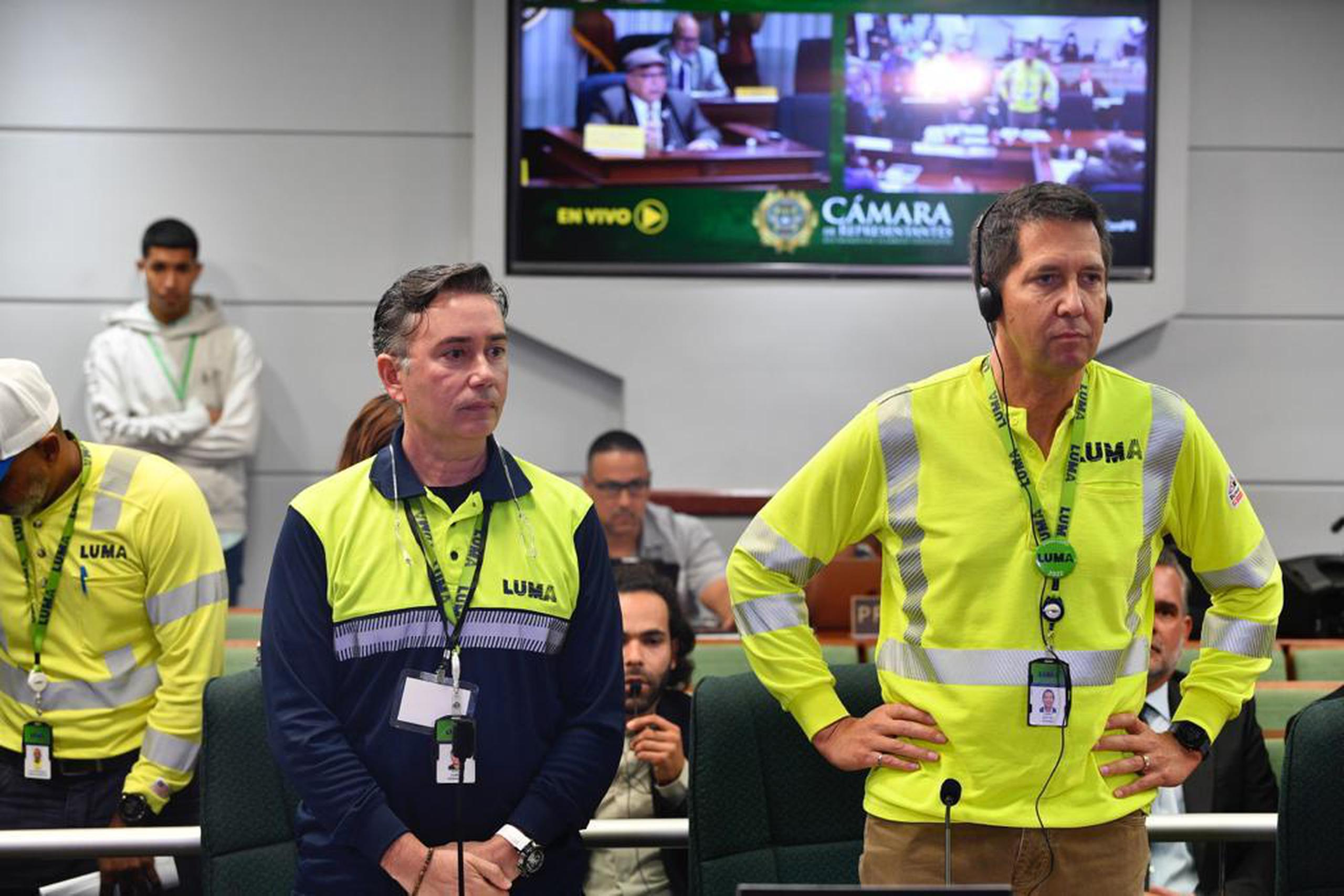 El presidente de LUMA Energy (derecha), Wayne Stensby, participó de una audiencia pública de la Comisión de Energía de la Cámara junto al ingeniero boricua, Daniel Hernández (izquierda).