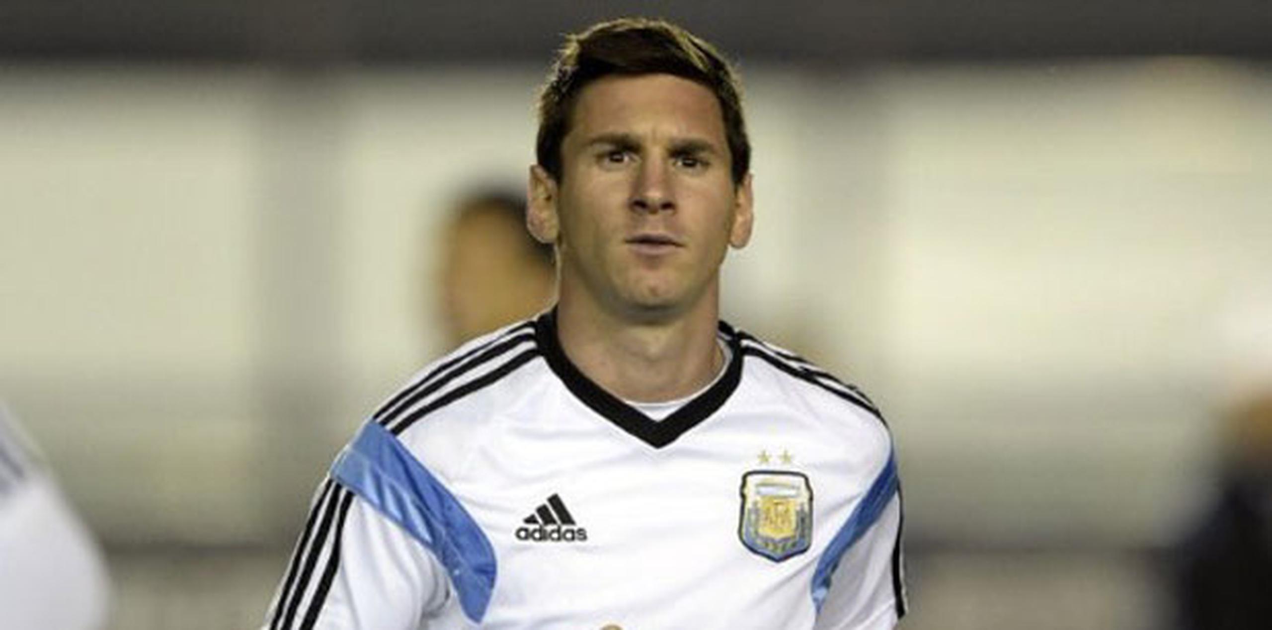 "Mañana jugaremos el partido más importante de nuestras vidas con esta camiseta", agregó. (AFP)