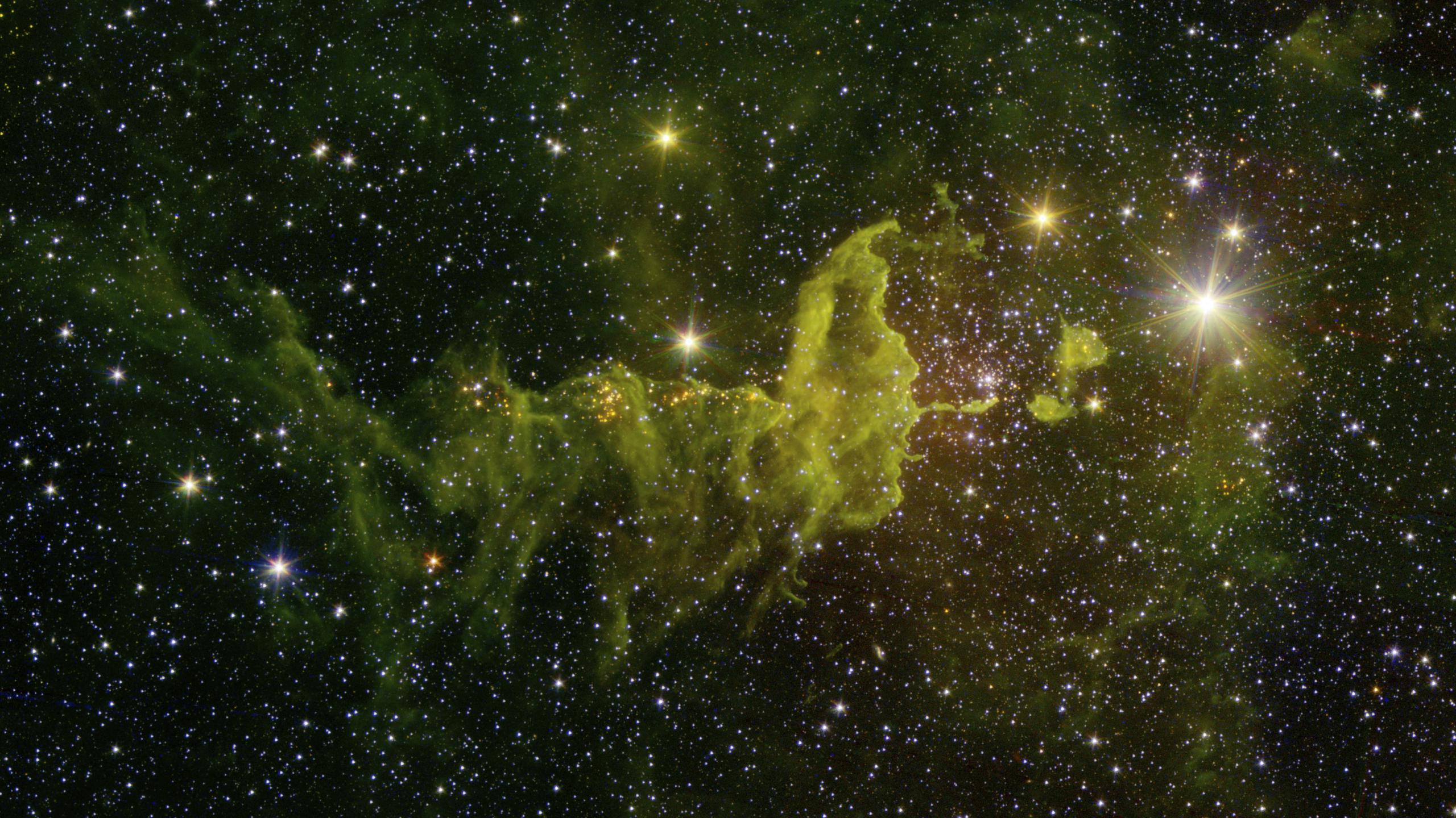Imagen compuesta de la nebulosa “La araña y la mosca”, capturada por el Telescopio Espacial Spitzer.