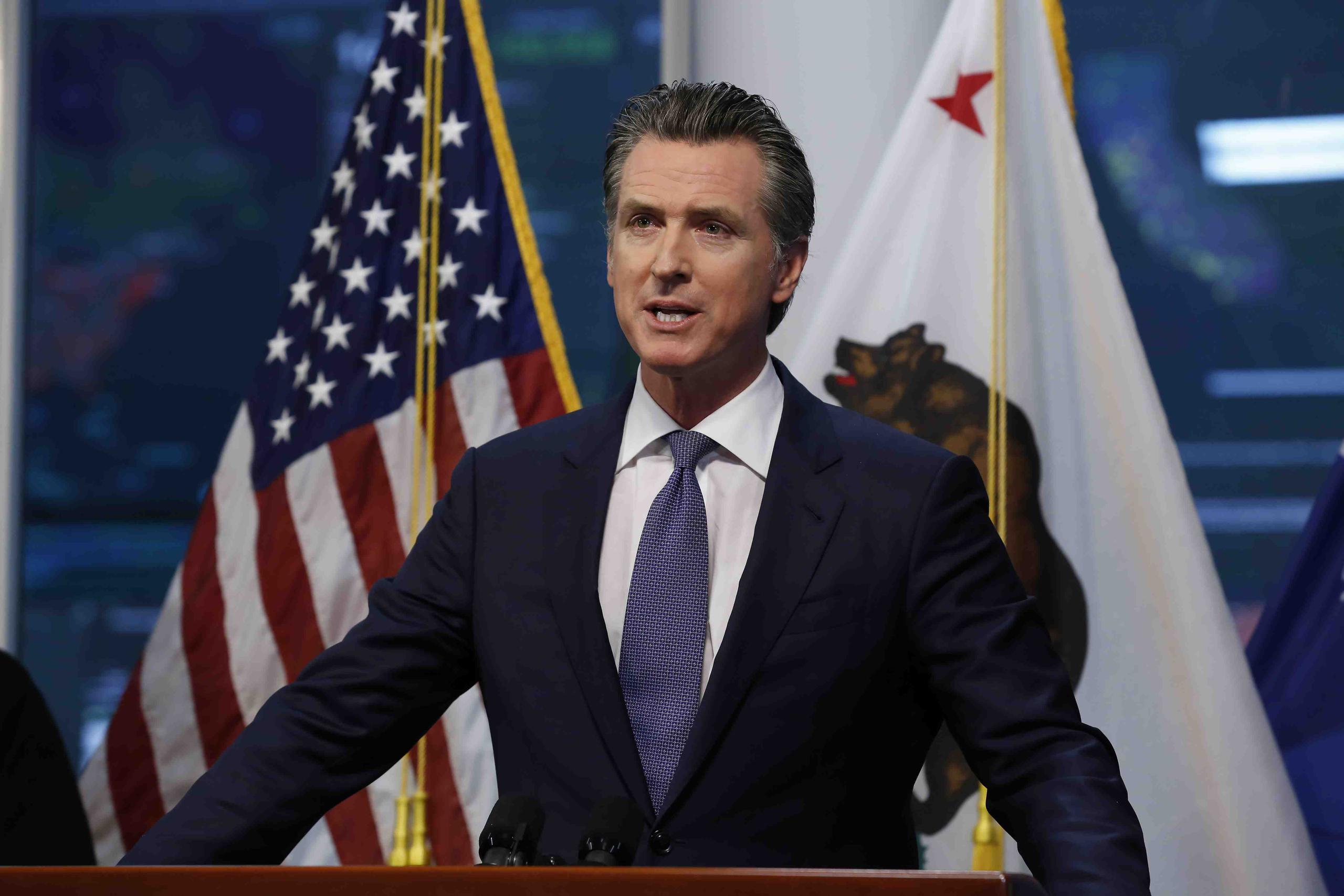 El gobernador del estado de California, Gavin Newsom, destacó que un millón de californianos han solicitado subsidio por desempleo desde el pasado 13 de marzo. (AP Photo/Rich Pedroncelli)

