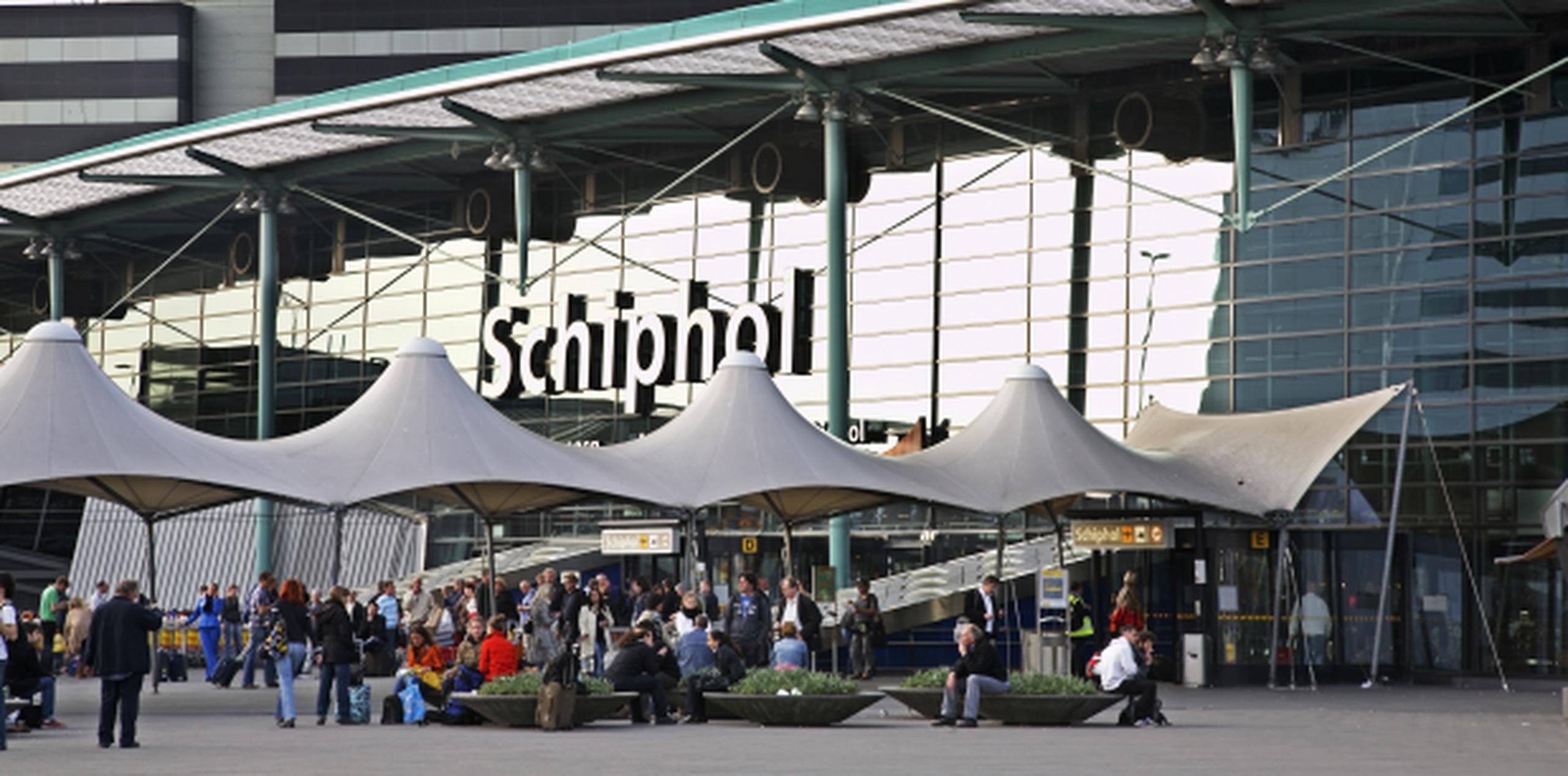 Schiphol es uno de los aeropuertos de mayor tránsito aéreo de Europa. (Shutterstock)