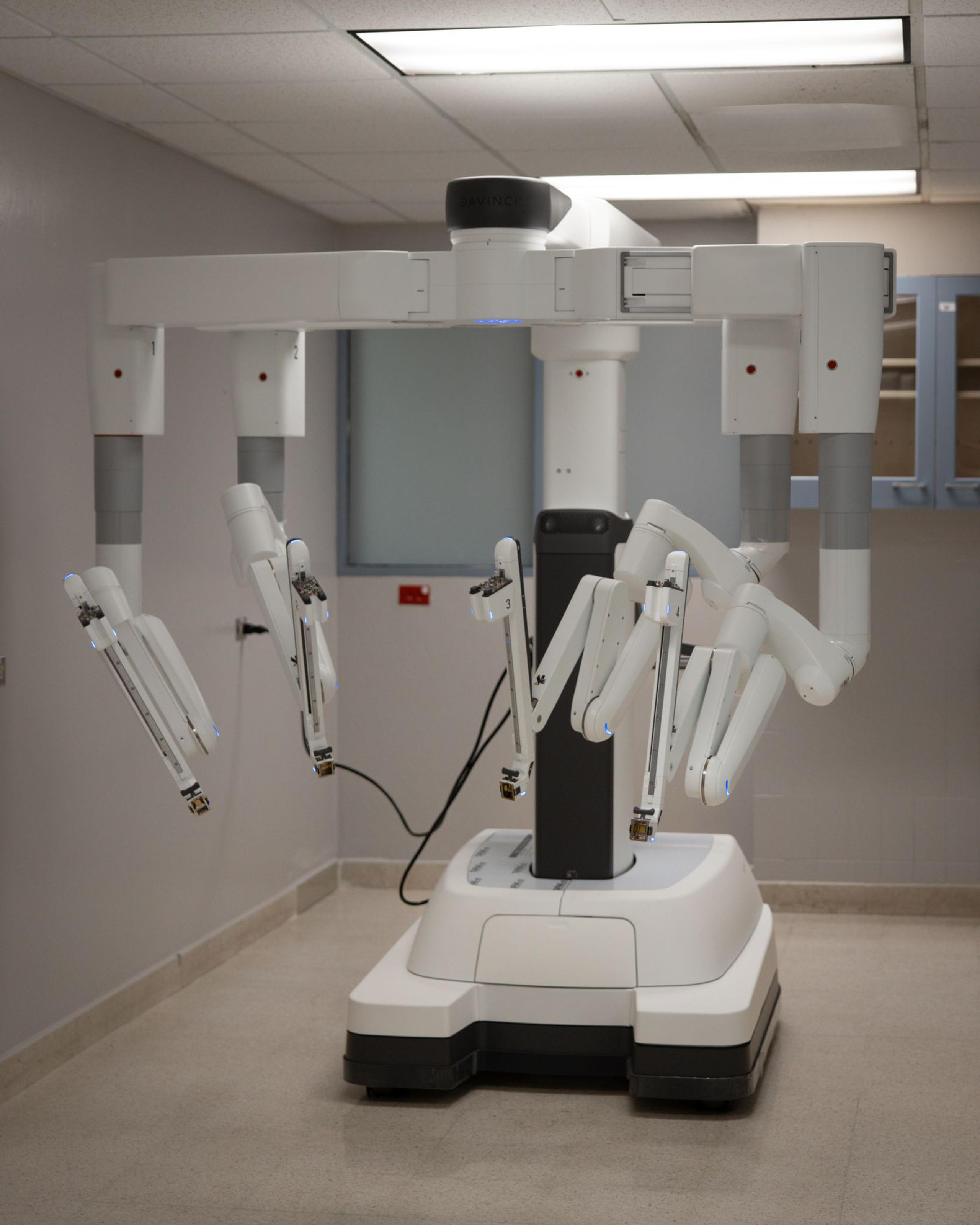 El equipo de cirugía robótica da Vinci XI está disponible en el nuevo Centro de Cirugía Robótica San Lucas.