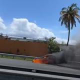 Tapón en la Baldorioty de Castro por carro en llamas