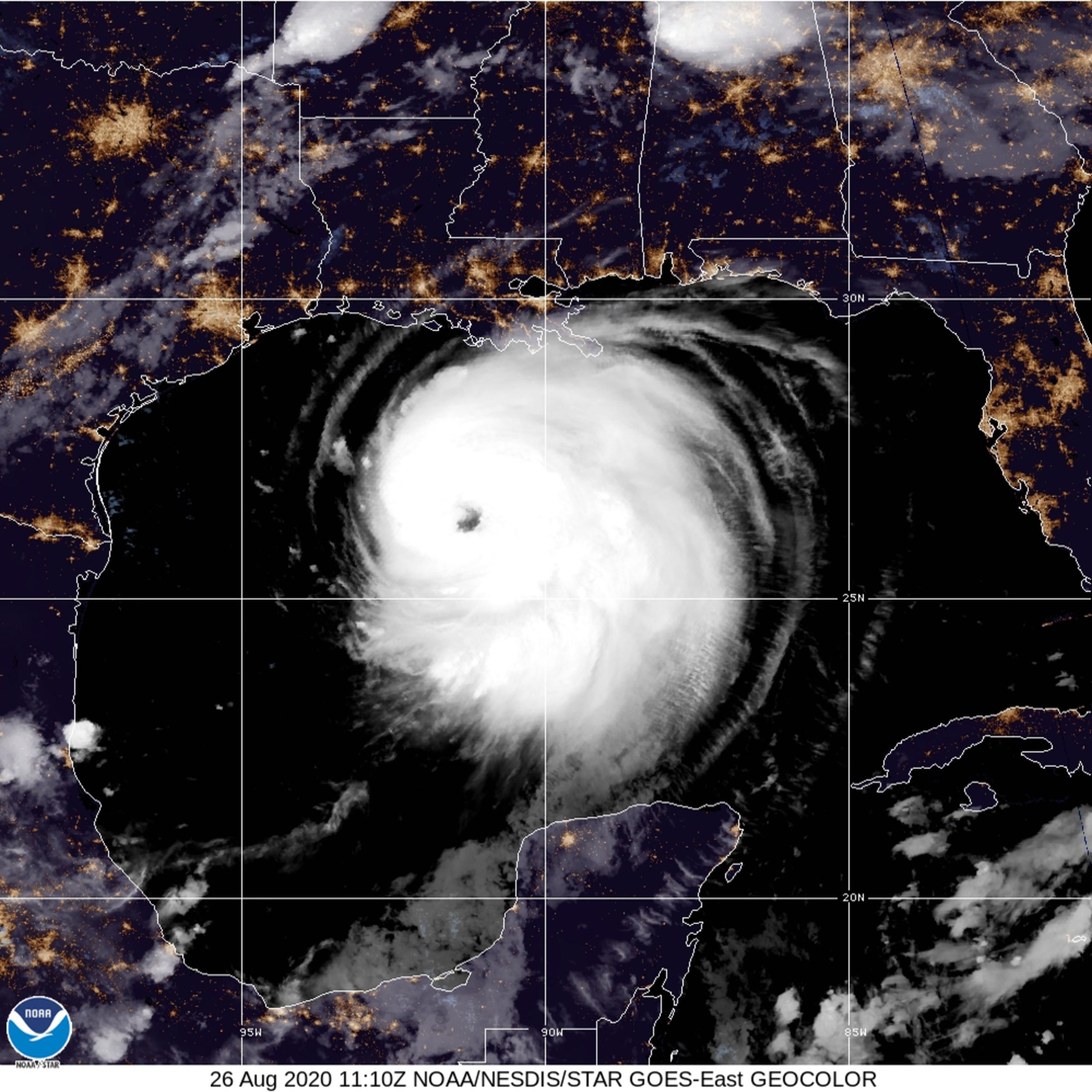 Imagen de satélite del huracán Laura.