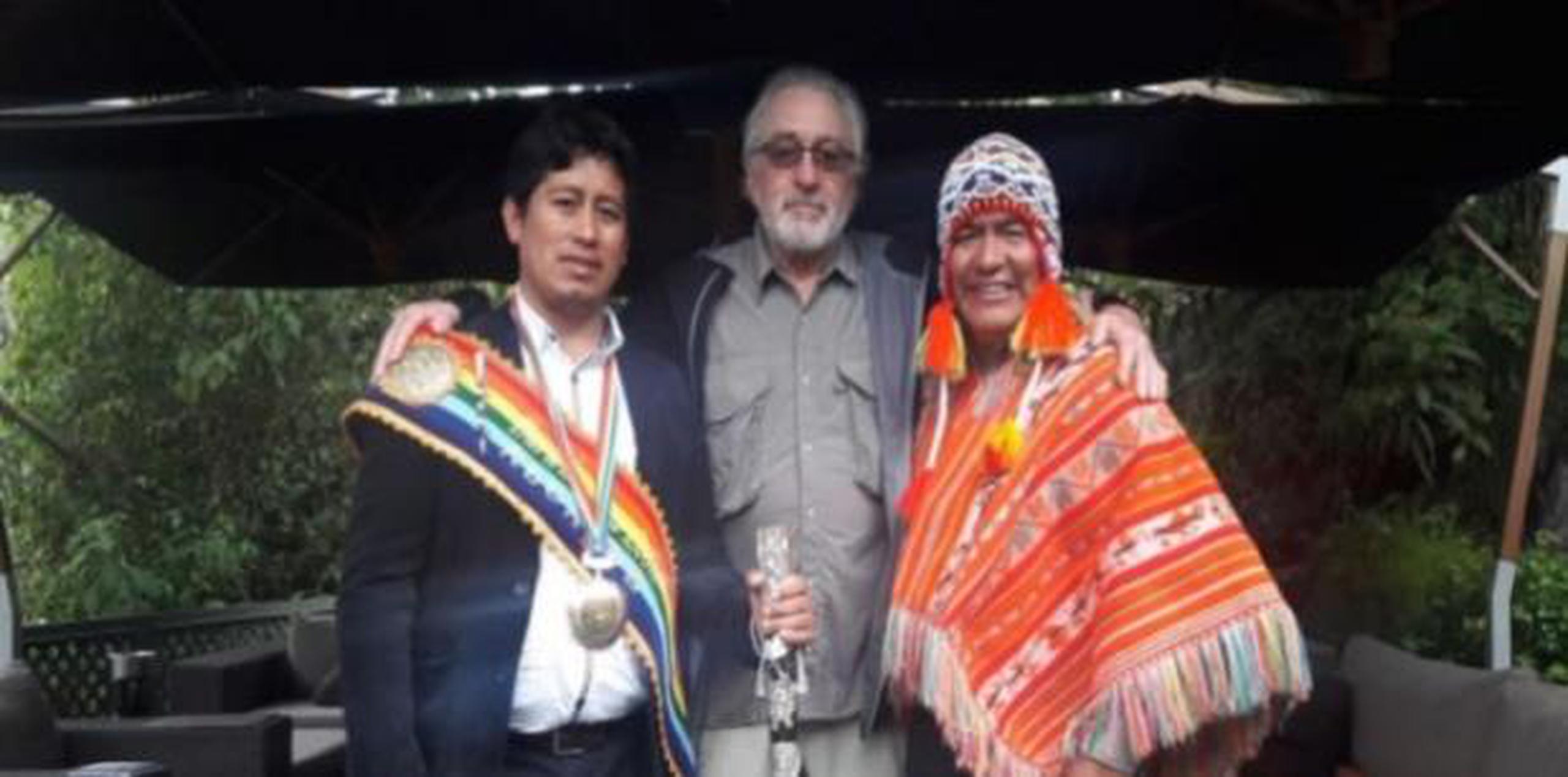 De Niro con los alcaldes de Machu Picchu Pueblo, Darwin Baca, y de Yucay, Leocadio Madera. (El Comercio)
