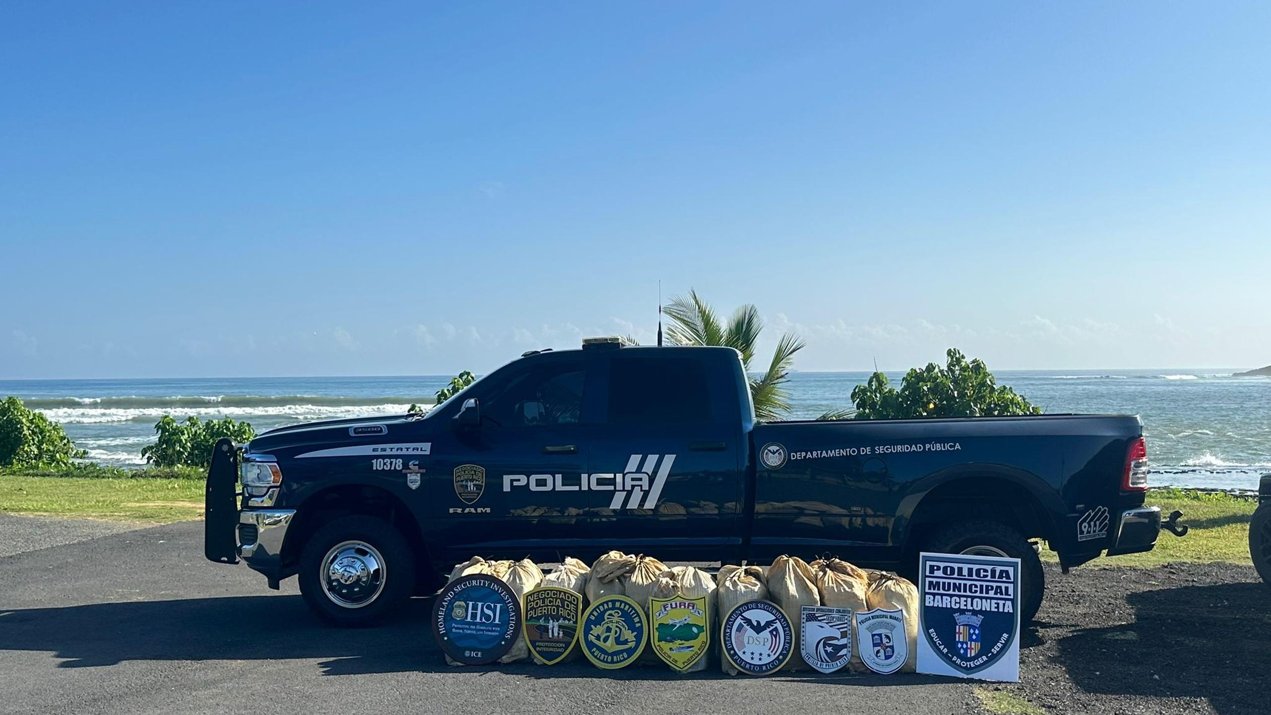 Un cargamento millonario de cocaína fue ocupado esta mañana a orillas de la playa Los Tubos en Manatí, dentro de una yola abandonada.