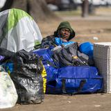 Supremo de Estados Unidos debate si es legal multar a personas sin hogar por dormir en la calle 