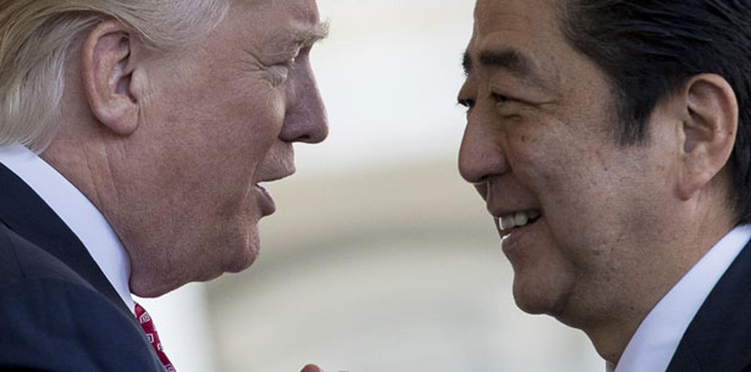 El primer ministro Shinzo Abe ha tratado de ayudar a aliviar las tensiones entre Washington y Teherán, cuyas relaciones se deterioraron desde que el presidente Donald Trump retiró a Estados Unidos del acuerdo nuclear de 2015 entre Irán y las potencias mundiales. (Archivo)