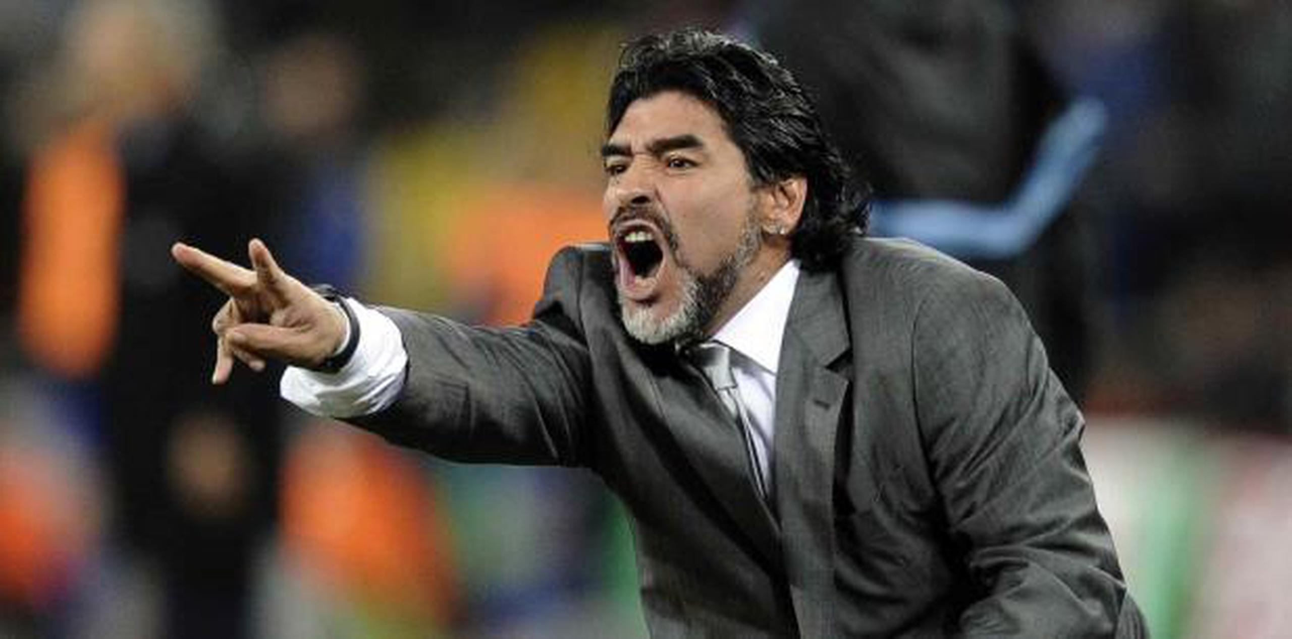 “Quiero confirmar mi viaje, hoy, hacia México, para asumir la dirección técnica del club Dorados", expresó Maradona. (AP)