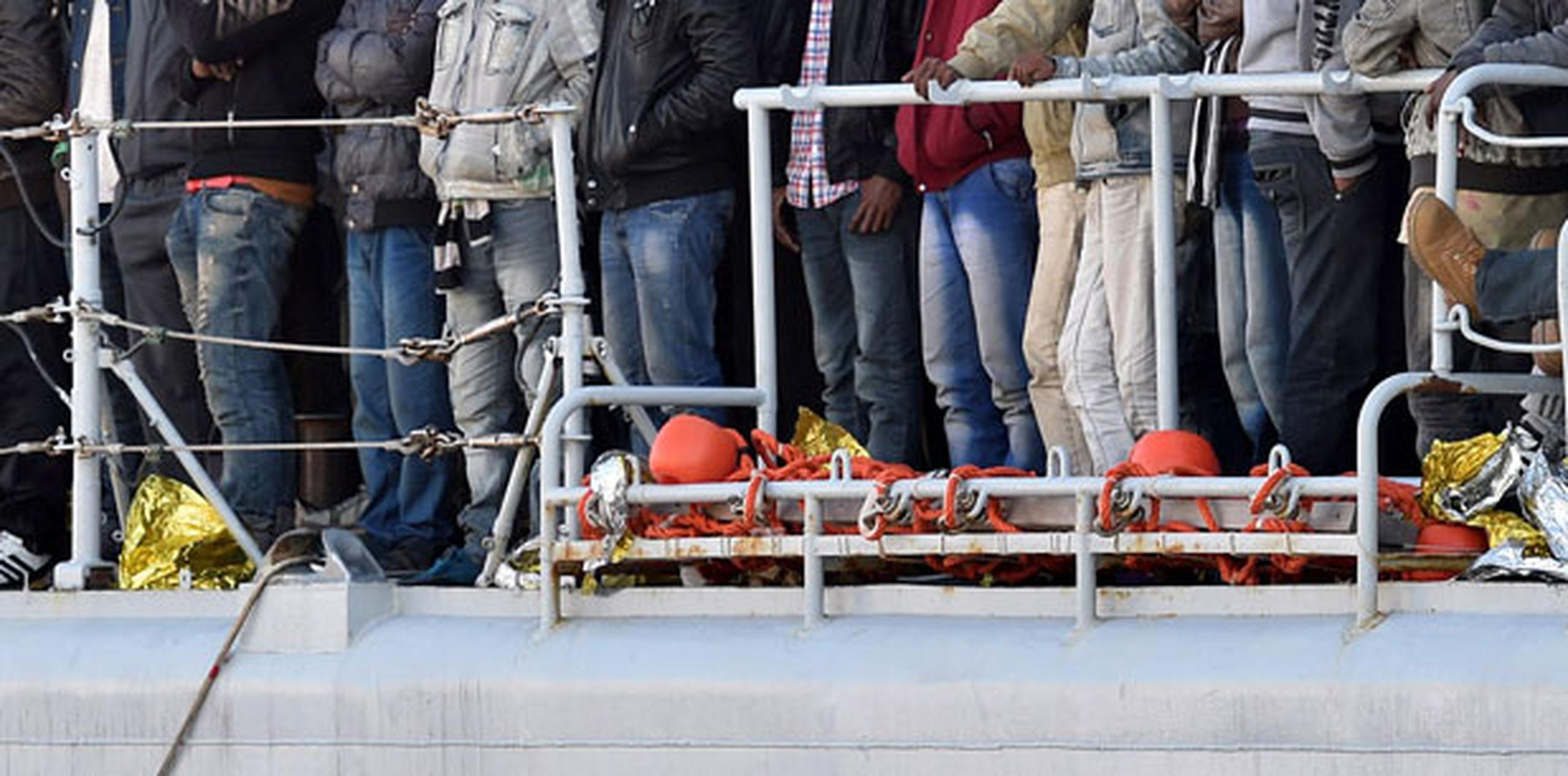 En lo que va de año, al menos 900 fallecieron en naufragios de embarcaciones sobrecargadas. (AP/Carmelo Imbesi)