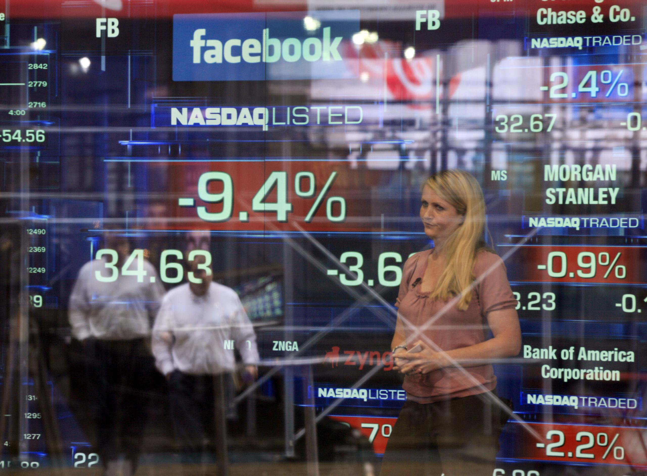 Las acciones de Facebook y de Twitter descendieron alrededor de 7% tras el anuncio.